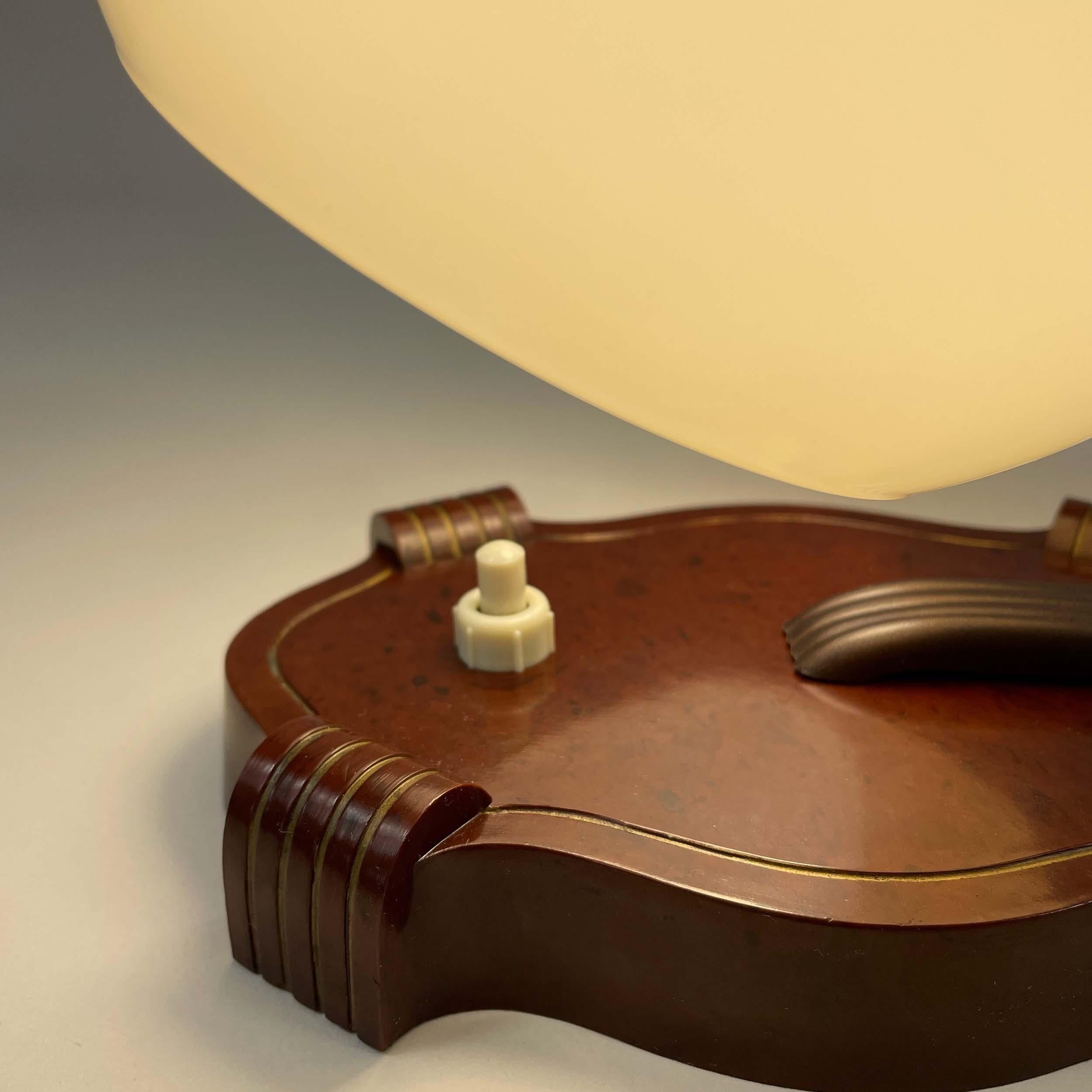 Art Deco Bakelite & Opaline Table Lamp, Germany 1930s en venta 9
