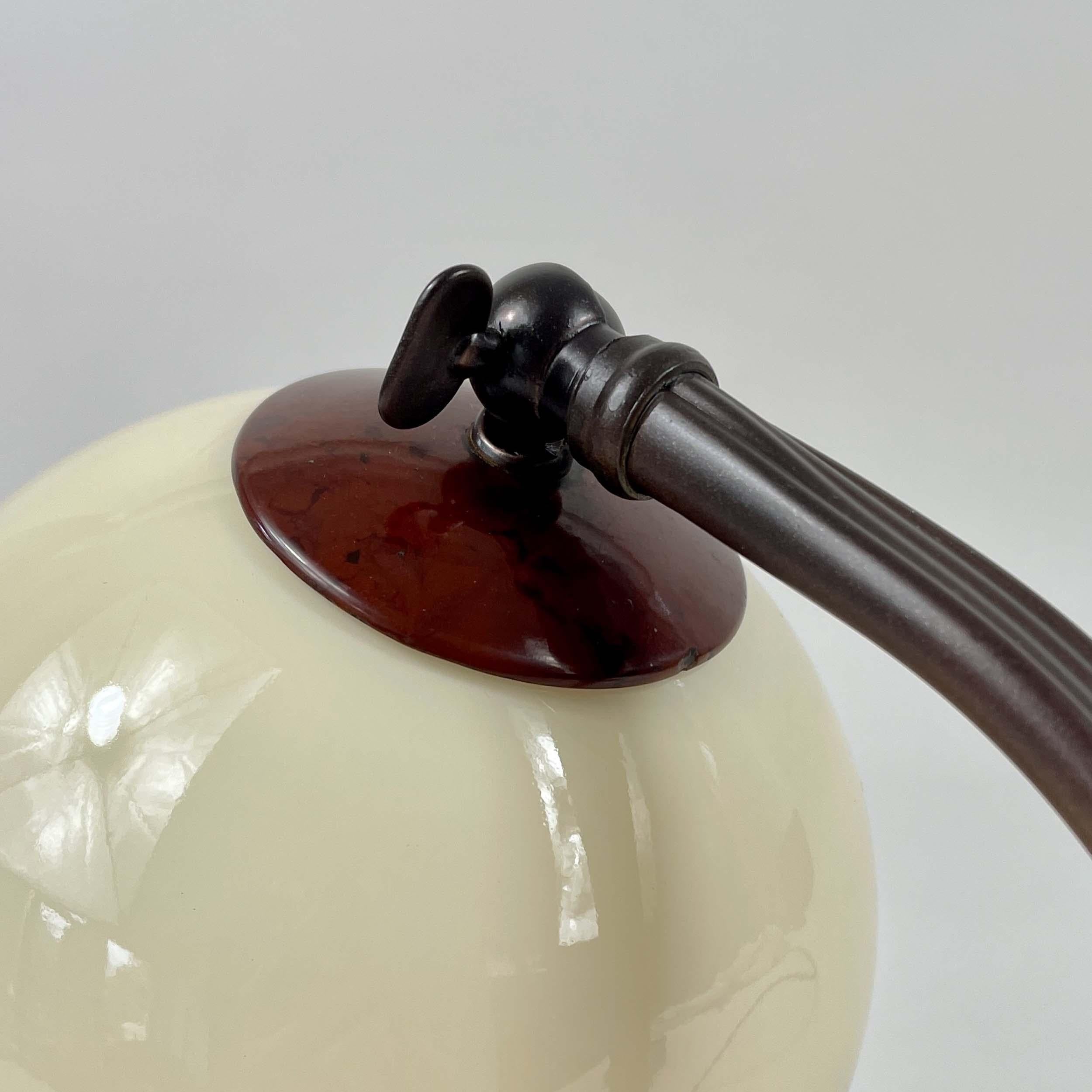 Art Deco Bakelite & Opaline Table Lamp, Germany 1930s en venta 1