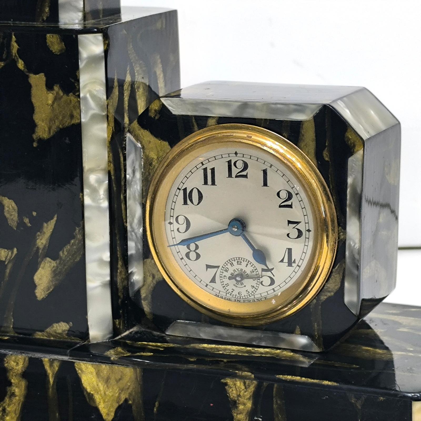 Art Deco Bakelite Skyscraper Alarm Table Clock and Lamp by Bayard France 1930s en vente 4