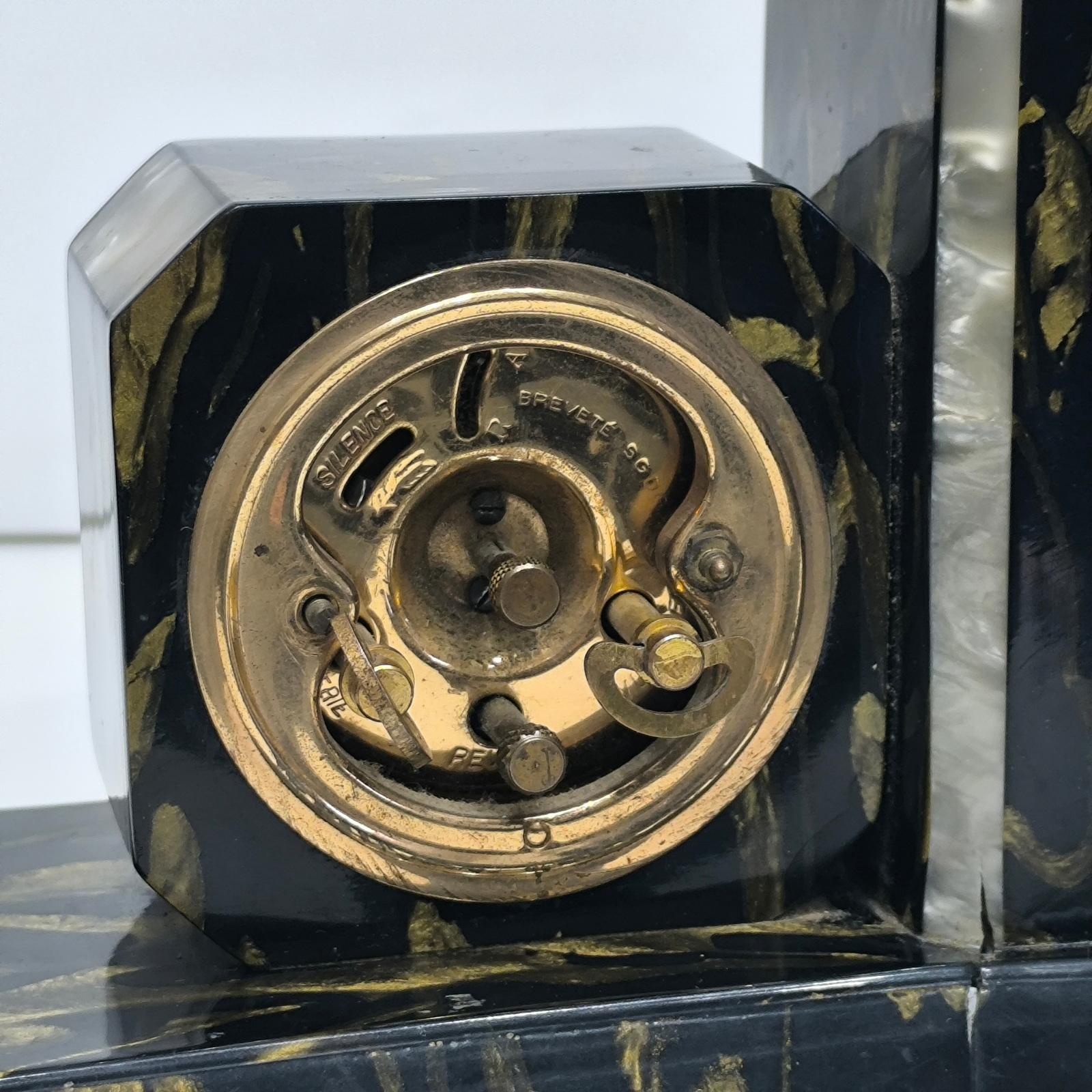 Art Deco Bakelite Skyscraper Alarm Table Clock and Lamp by Bayard France 1930s en vente 5
