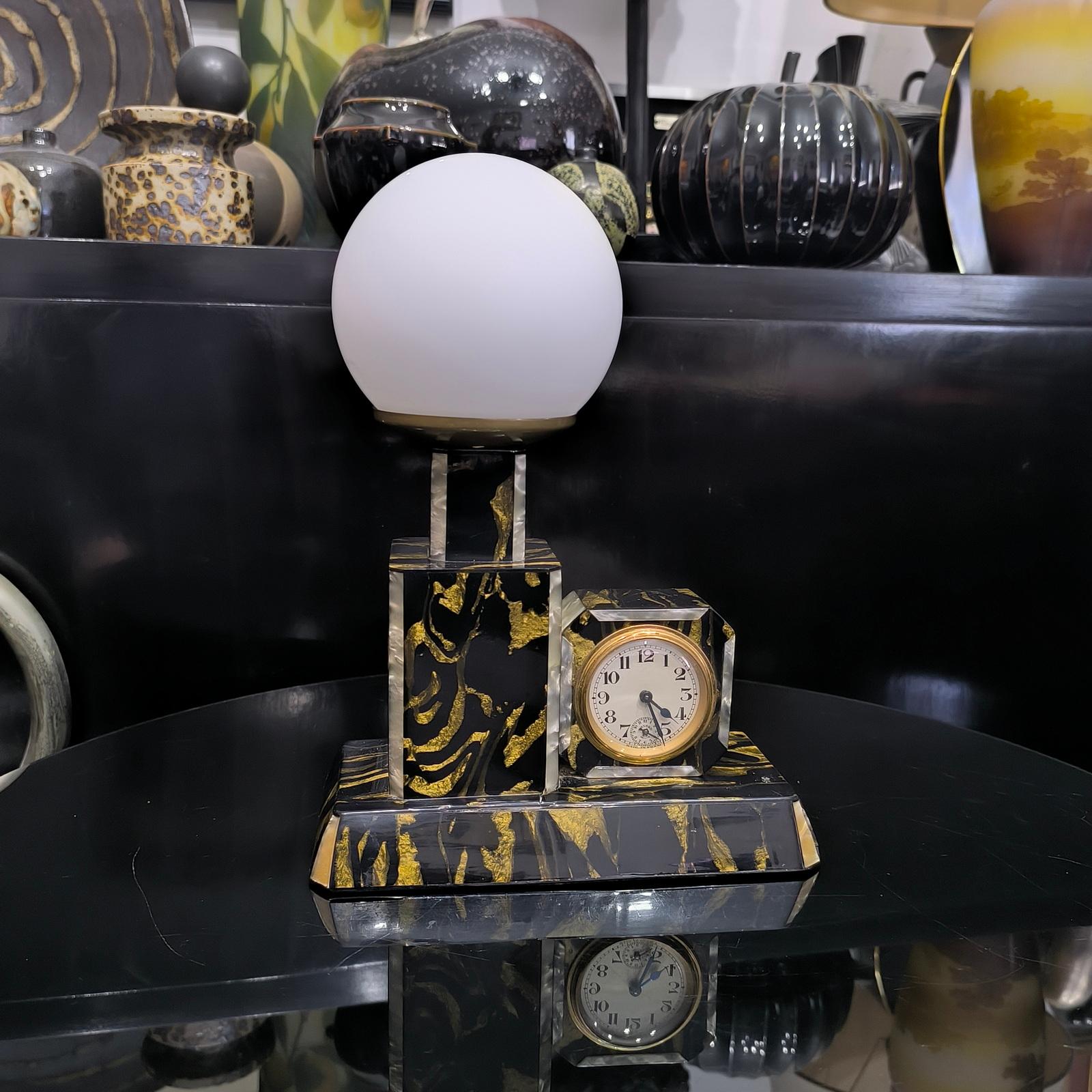 Français Art Deco Bakelite Skyscraper Alarm Table Clock and Lamp by Bayard France 1930s en vente