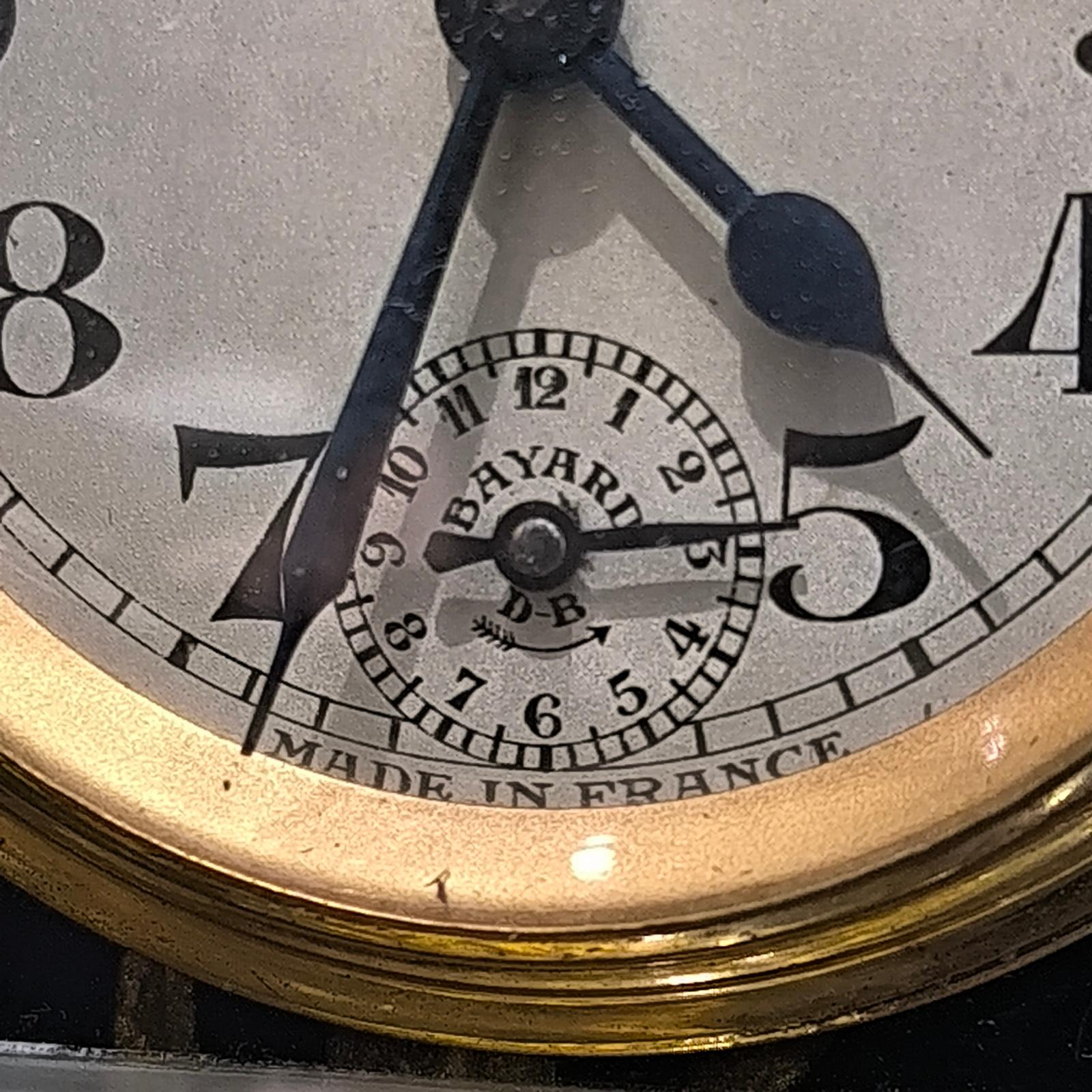 Milieu du XXe siècle Art Deco Bakelite Skyscraper Alarm Table Clock and Lamp by Bayard France 1930s en vente