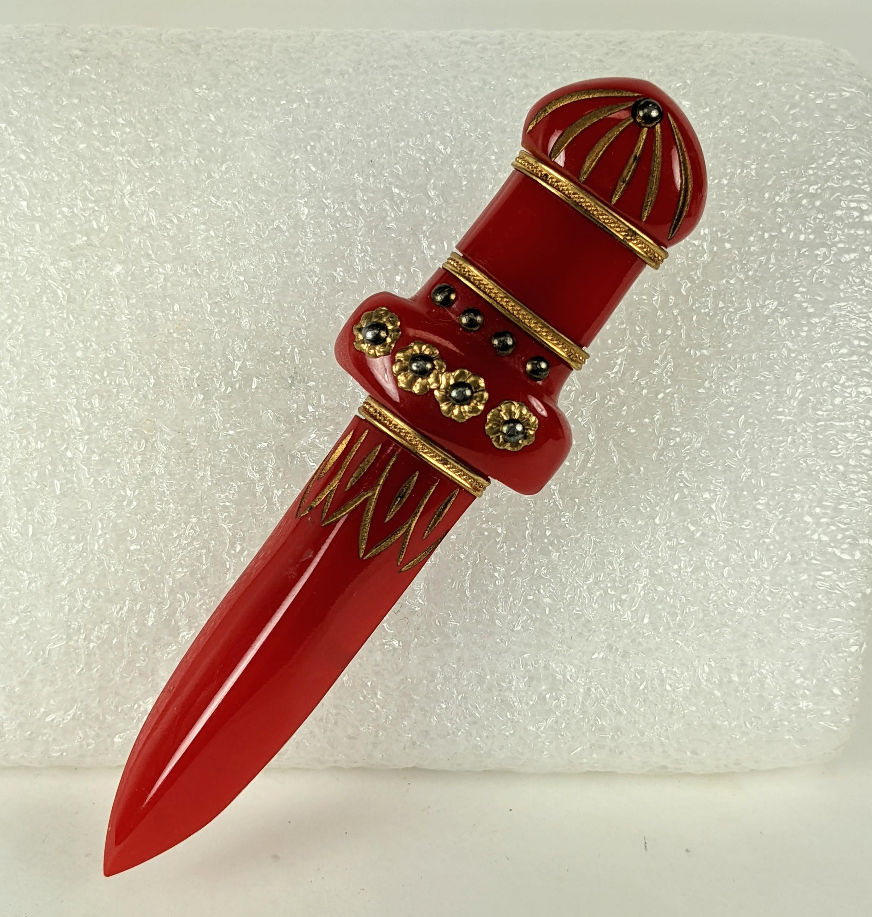 Art Deco Schwertbrosche aus Bakelit (Art déco) im Angebot