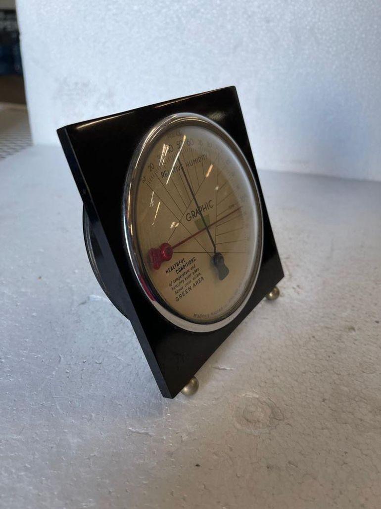 Art Deco Bakelite Temperature & Humidity Monitor by Middlebury In Excellent Condition For Sale In Van Nuys, CA