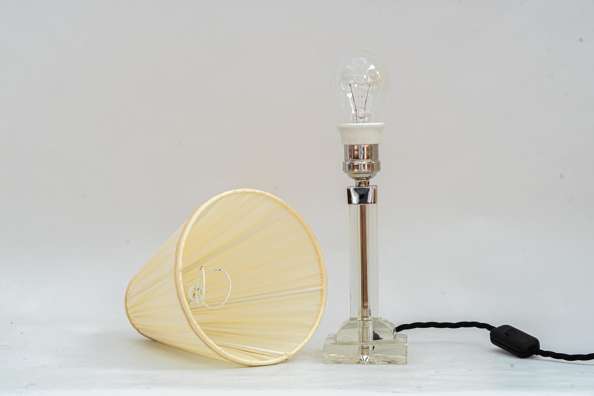 Art-déco-Tischlampe aus Baklowits-Glas mit Stoffschirm Wien um 1920 im Angebot 5