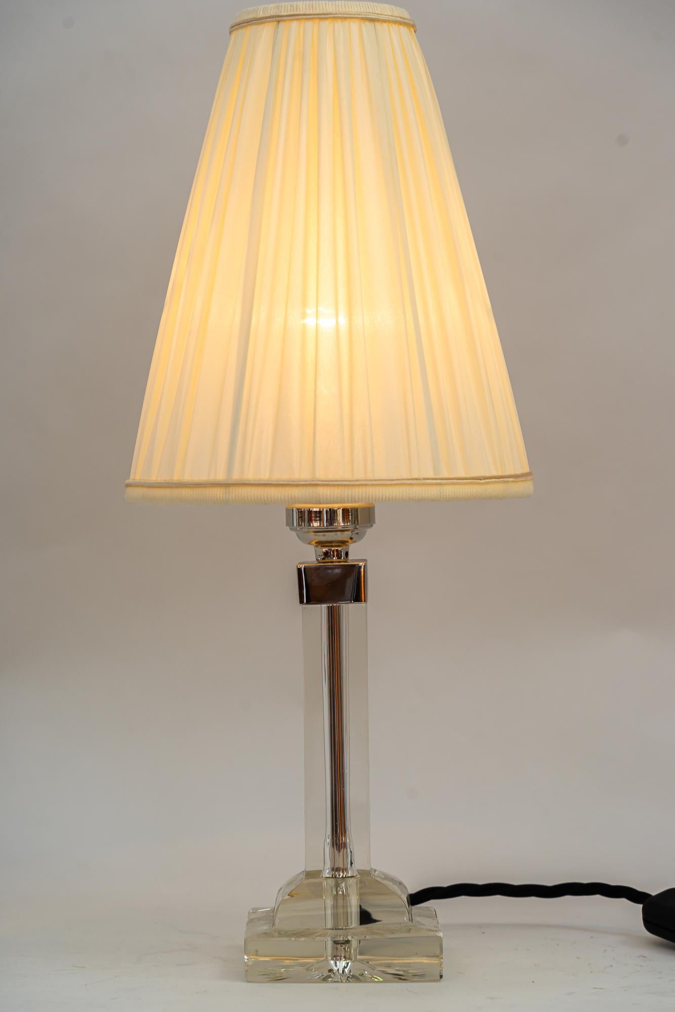 Art-déco-Tischlampe aus Baklowits-Glas mit Stoffschirm Wien um 1920 im Angebot 6