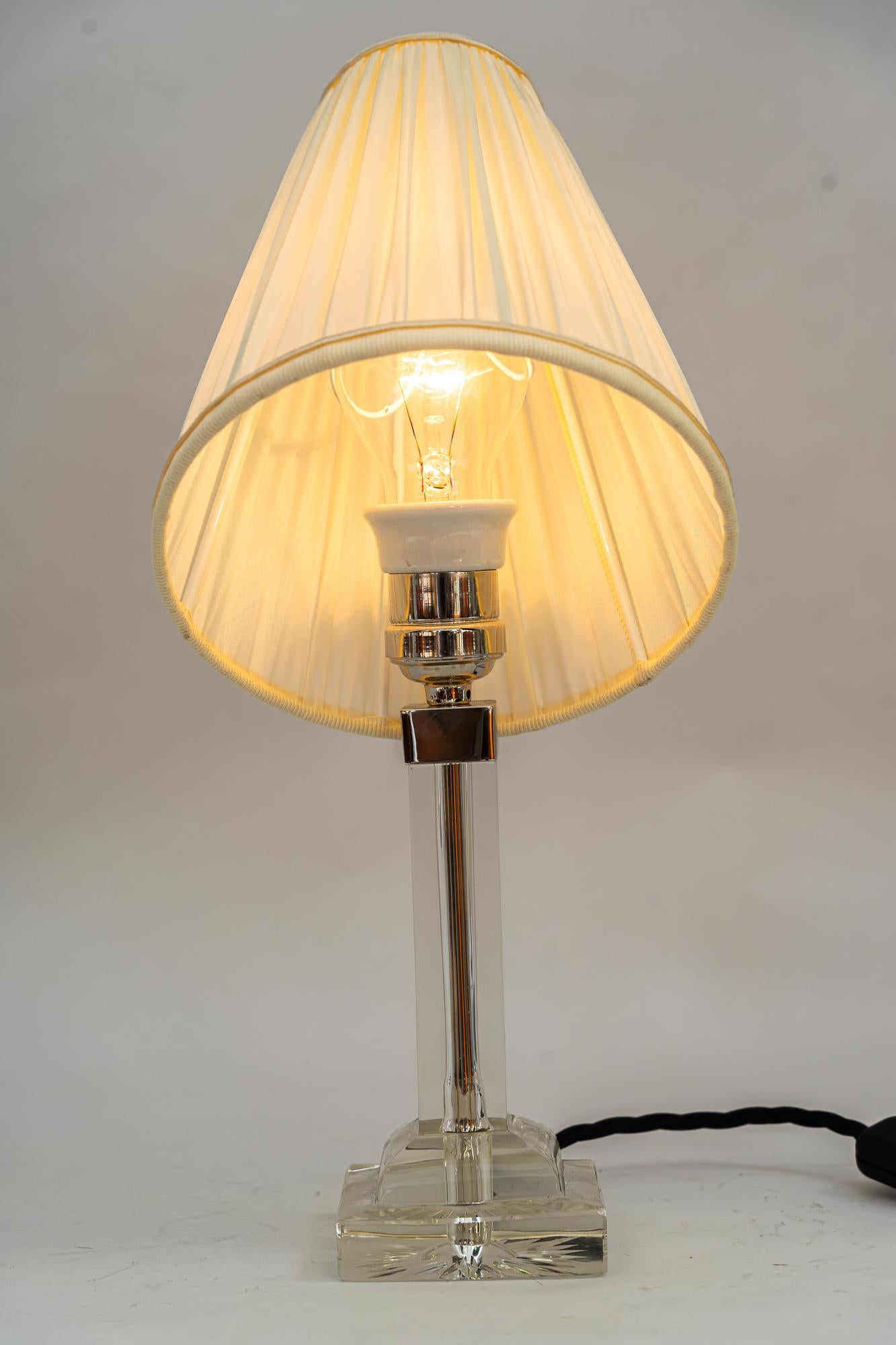 Art-déco-Tischlampe aus Baklowits-Glas mit Stoffschirm Wien um 1920 im Angebot 9