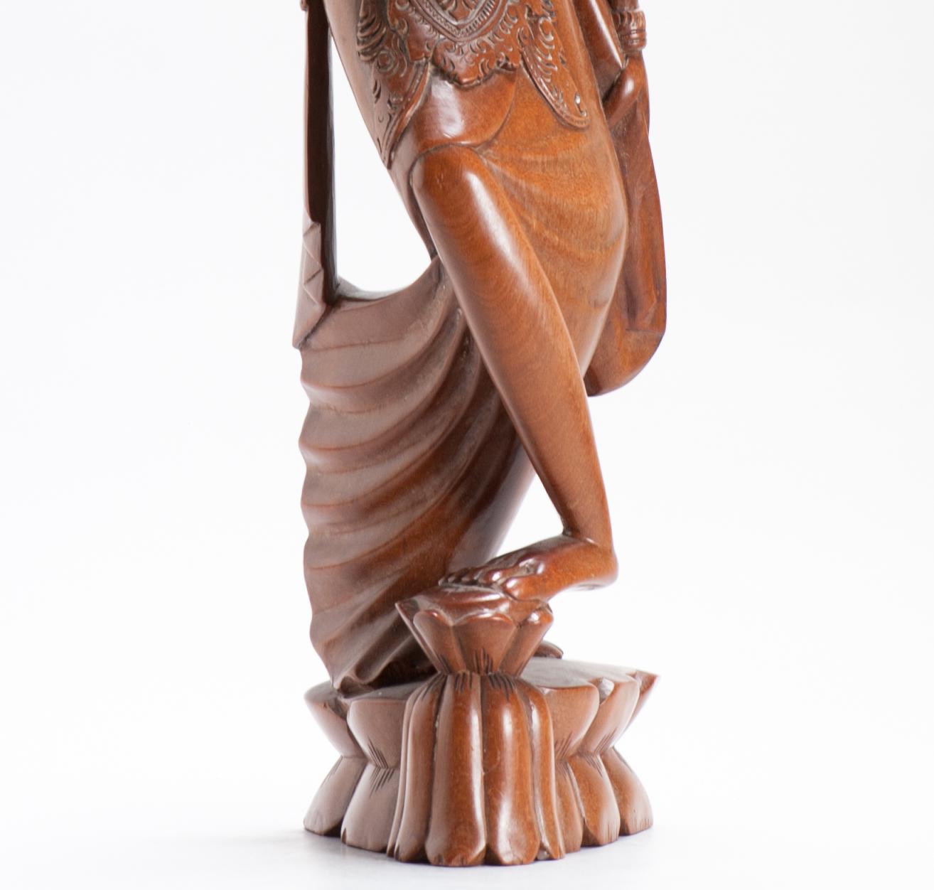 Estatua Balinesa Art Decó de Mujer de Madera Tallada Bali, Indonesia Indonesio en venta