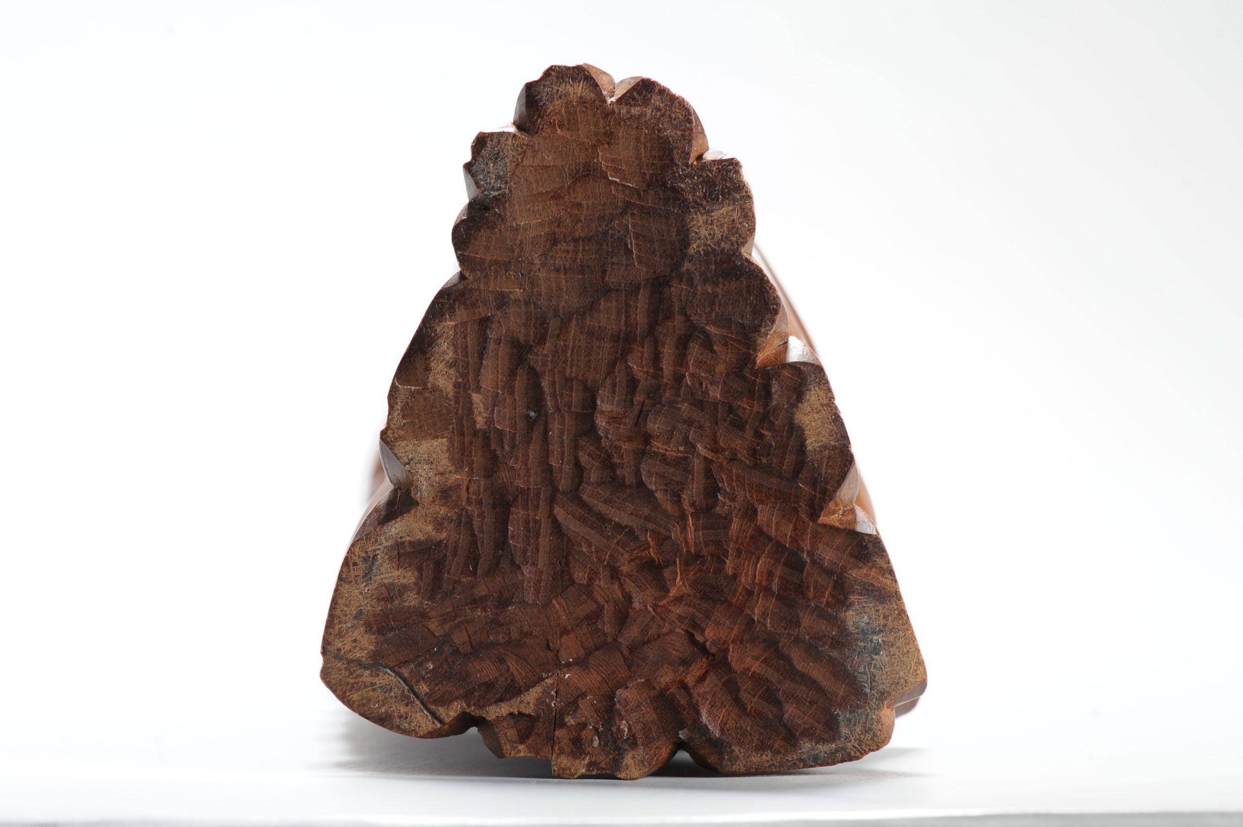 Estatua Balinesa Art Decó de Mujer de Madera Tallada Bali, Indonesia Tallado en venta