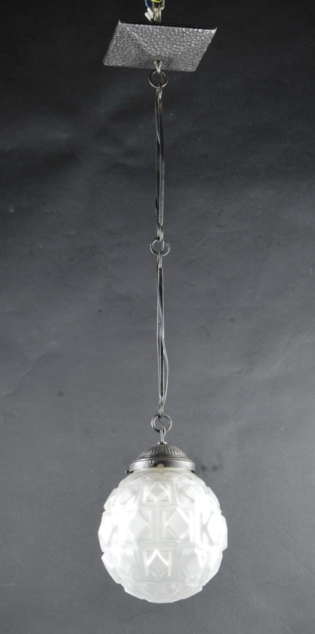 Art Deco Ball Chandelier in Molded Glass and Wrought Iron For Sale 1