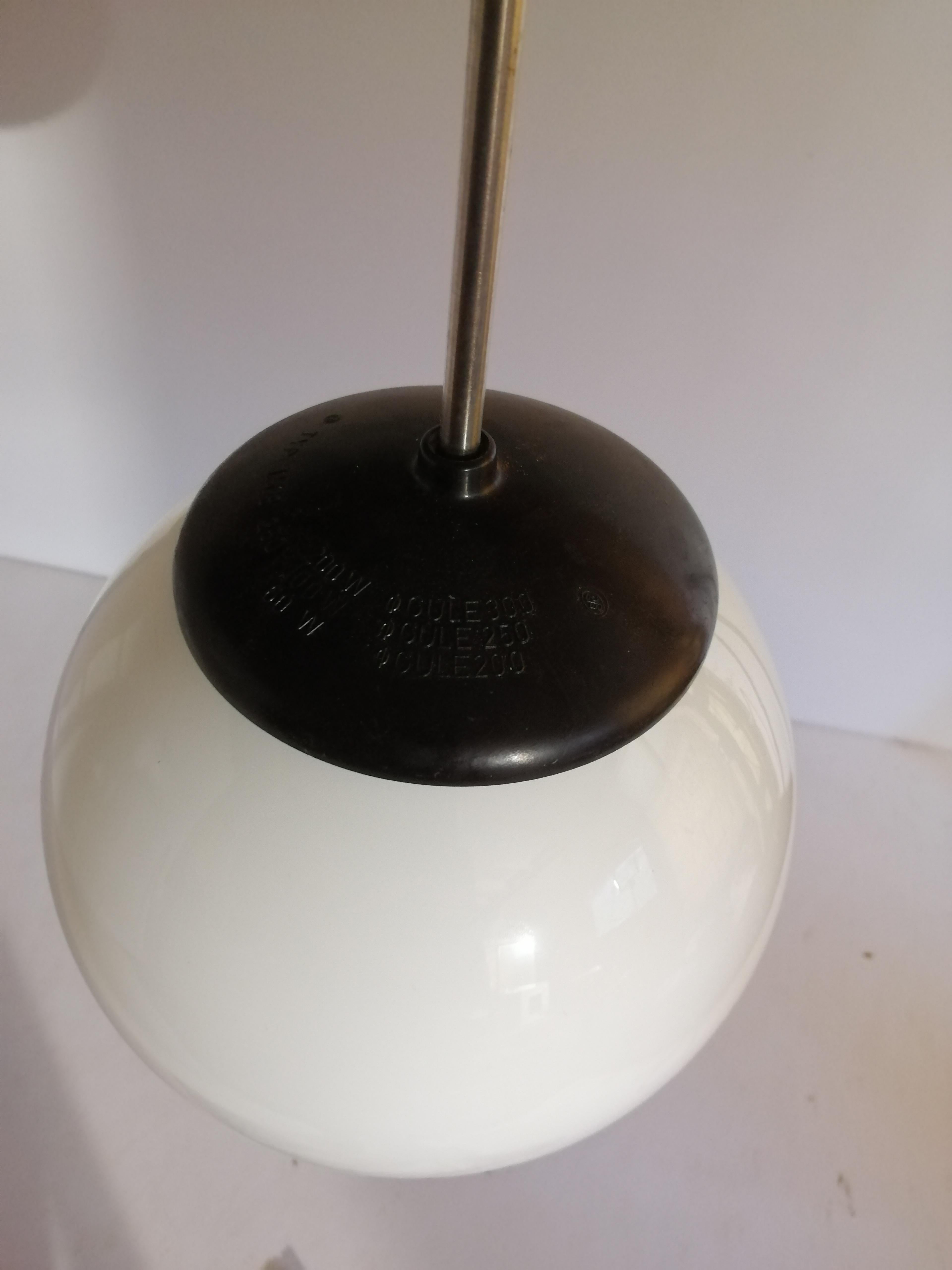 Art Deco ball lamp from 1940

Highly recommended item will be perfect complementation of the rooms in not only Classic style, but also Art Deco and modern.


Dimensions:
Diameter 24 cm
Height 125 cm.


