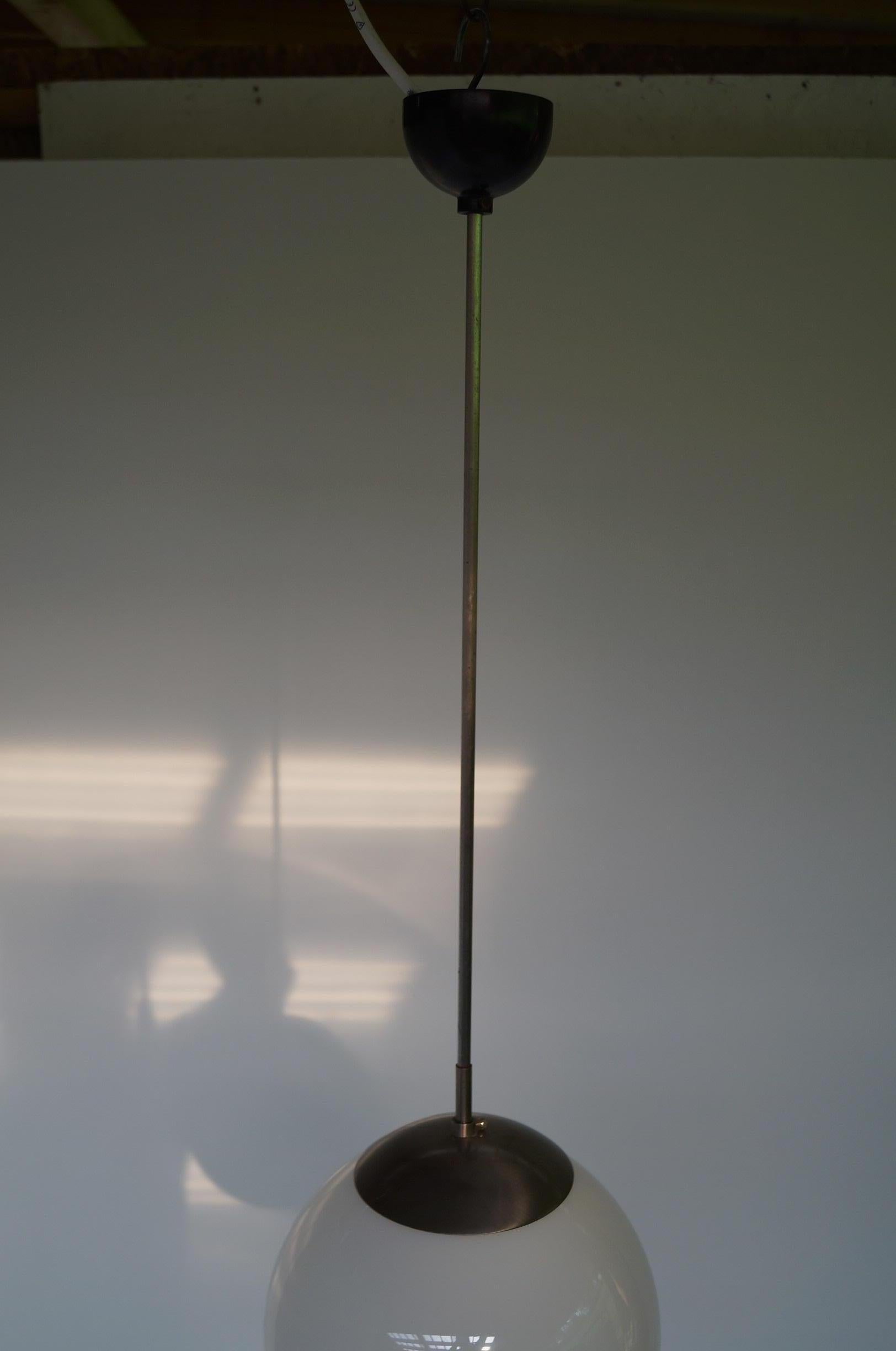 Milieu du XXe siècle Lampe boule Art Déco . en vente