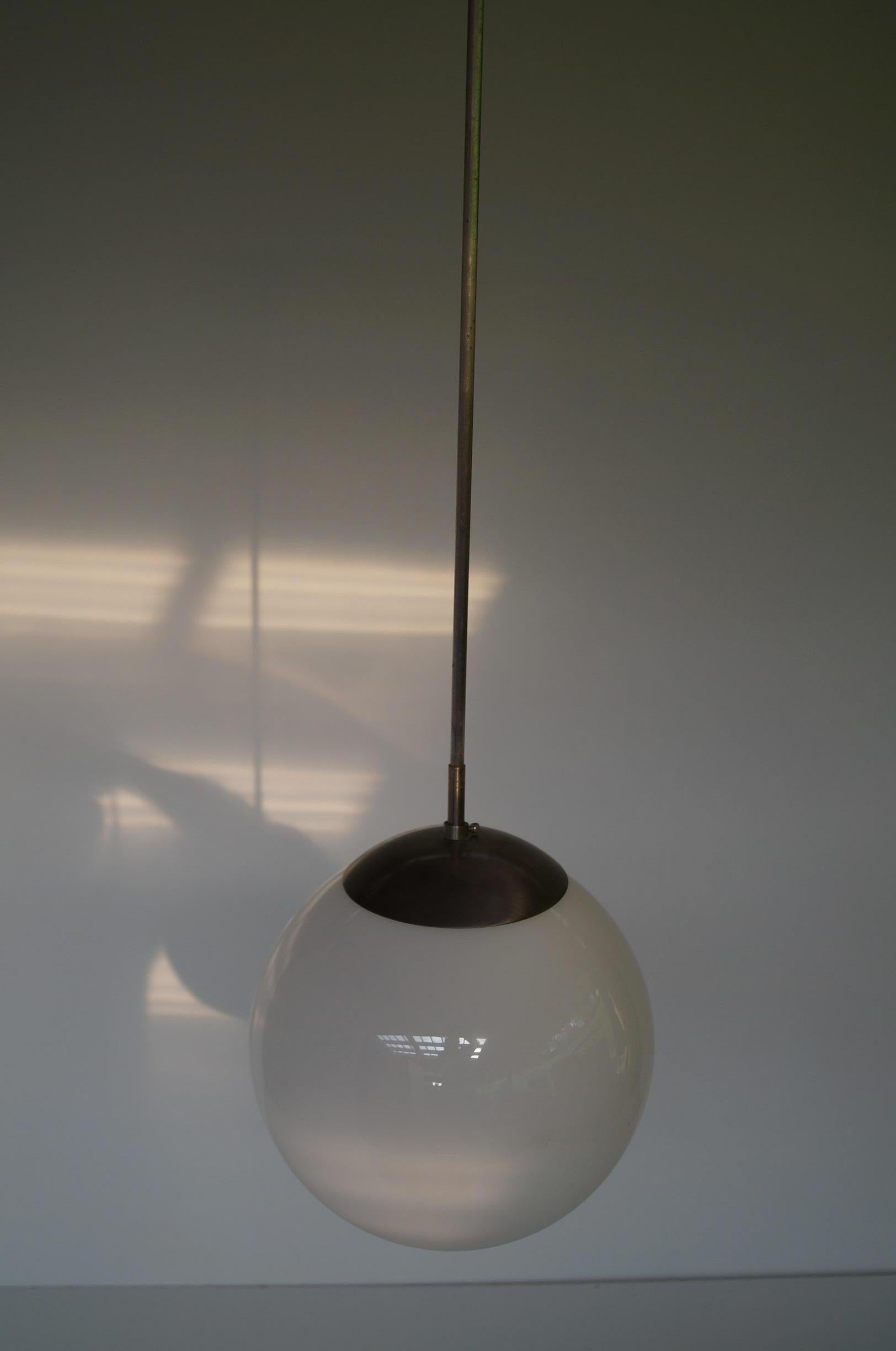 Autre Lampe boule Art Déco . en vente