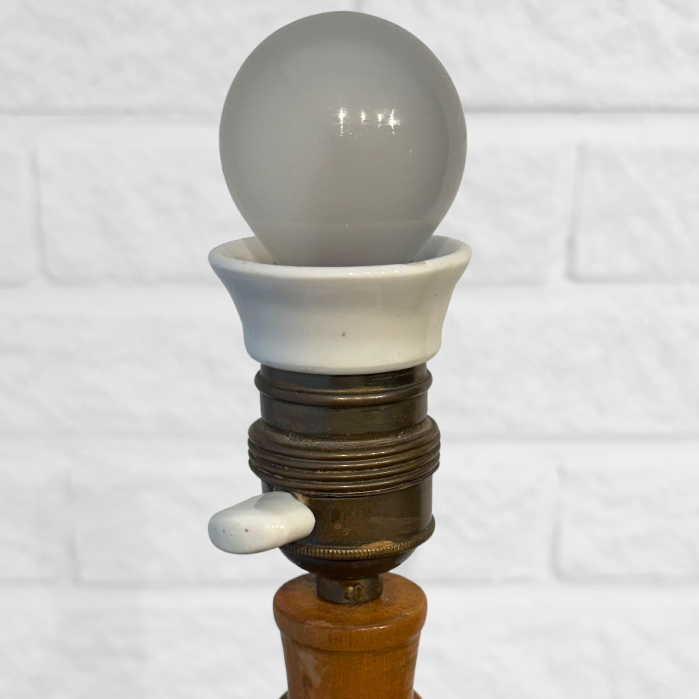 Lampe de table Art déco en forme de boule, bois de boule tourné, Suède, années 1930 en vente 2
