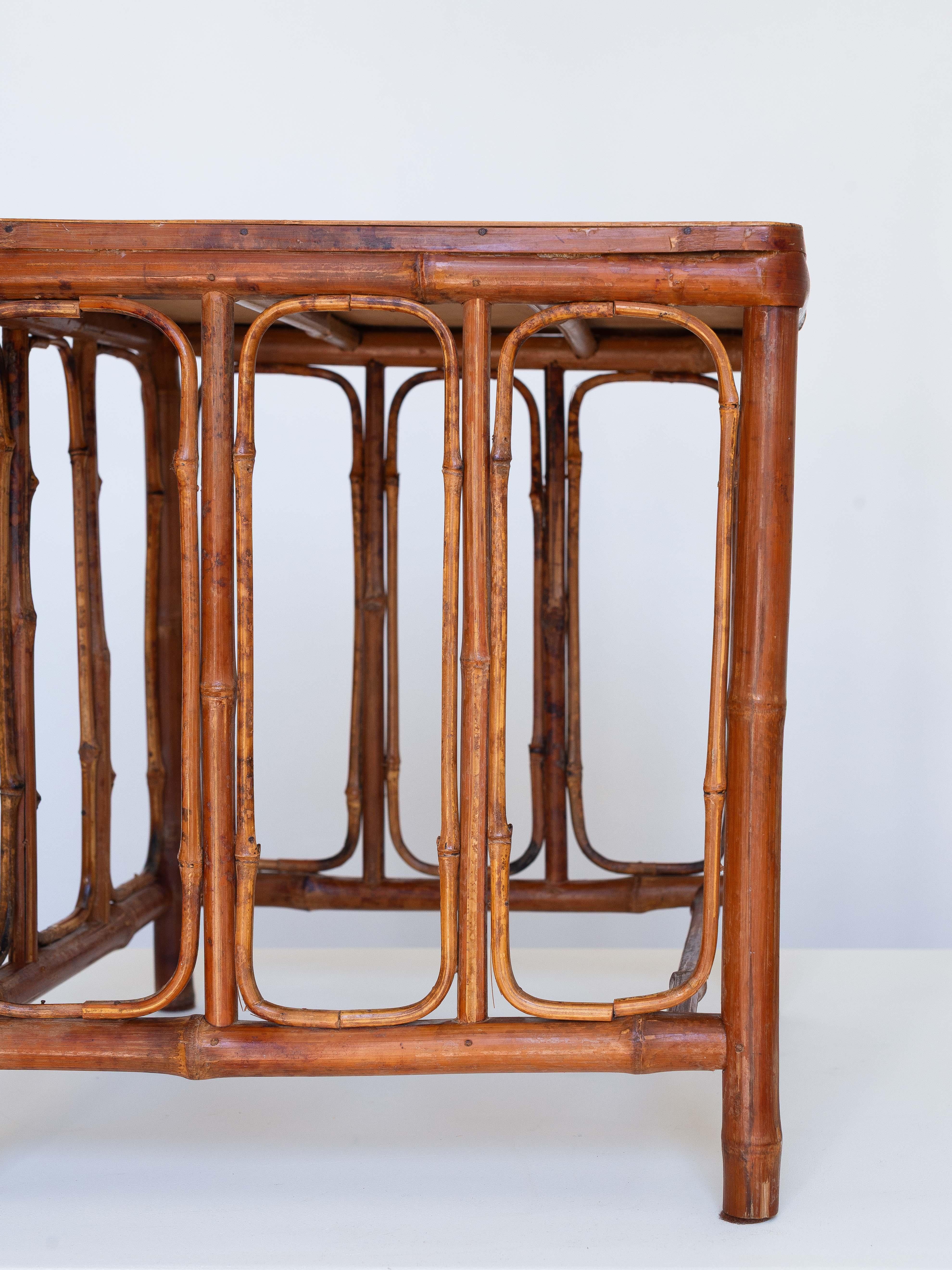 20ième siècle Table d'appoint en bambou Art Déco - Plateau incrusté de marqueterie - Circa 1930 en vente