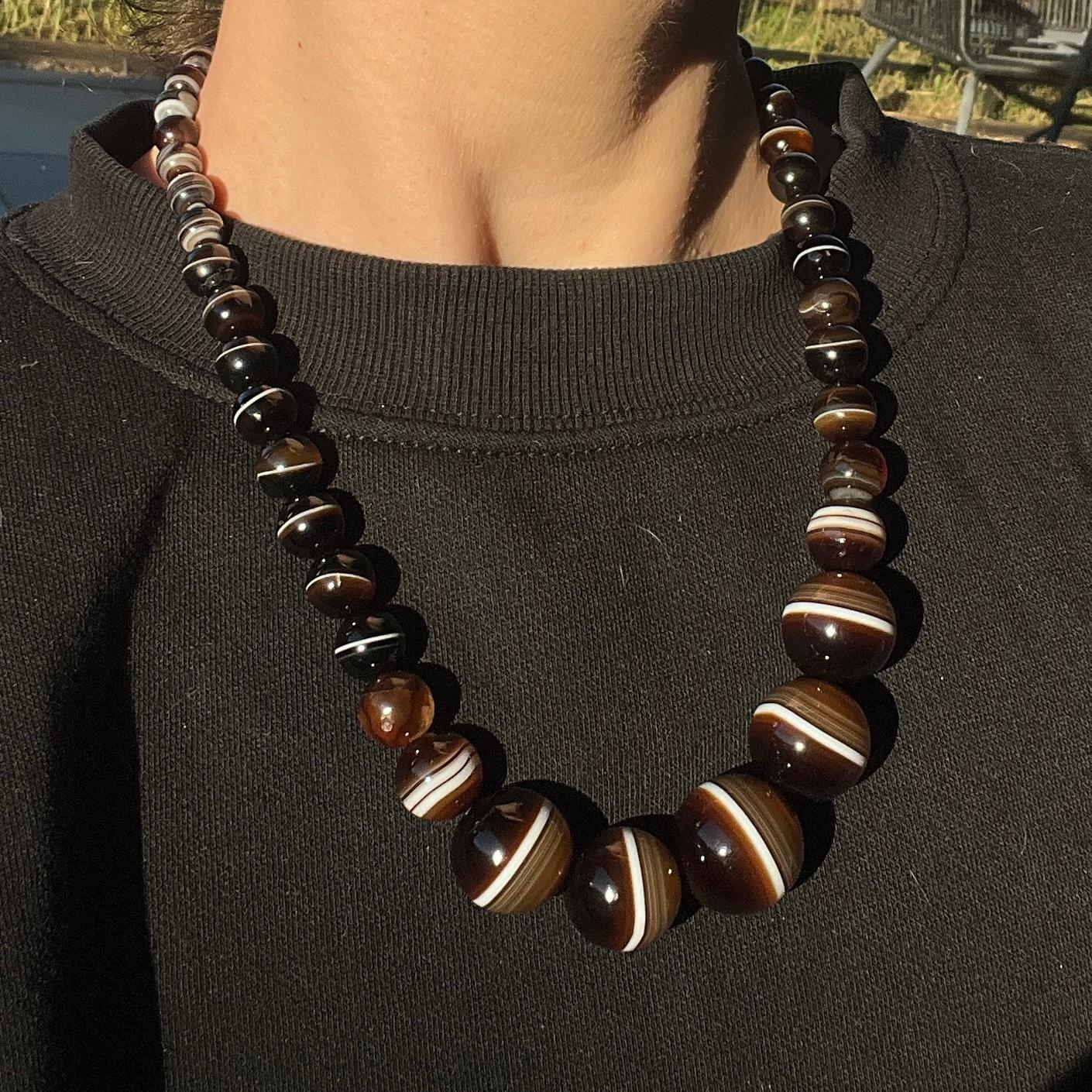 Art Deco Banded Agate Beaded Necklace In Good Condition For Sale In Chipping Campden, GB
