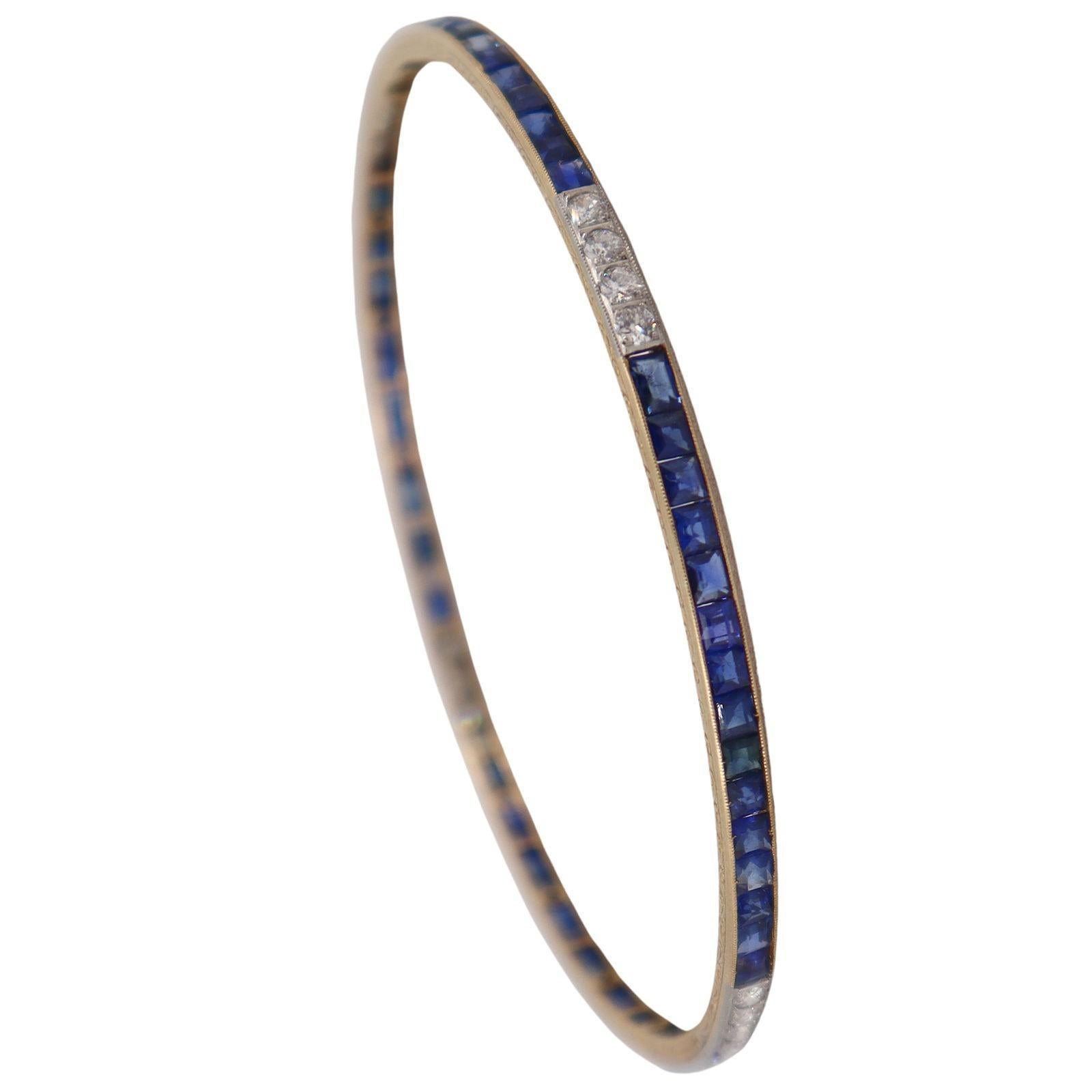 Art déco Art Deco Bangle Bracelet in 18kt Gold with Gem quality Sapphires and Diamonds en vente