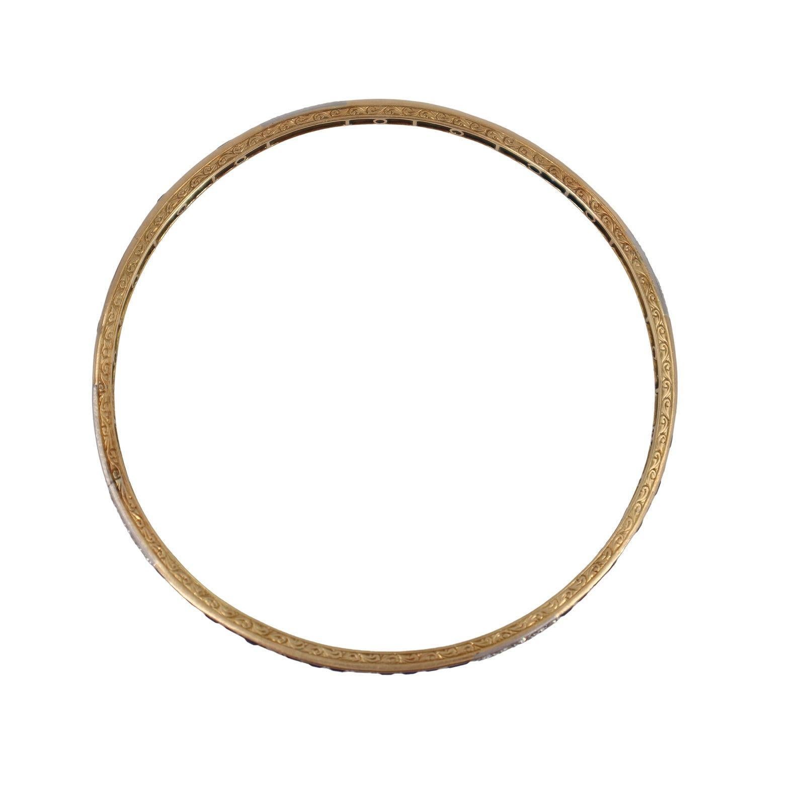 Art Deco Bangle Bracelet in 18kt Gold with Gem quality Sapphires and Diamonds Unisexe en vente