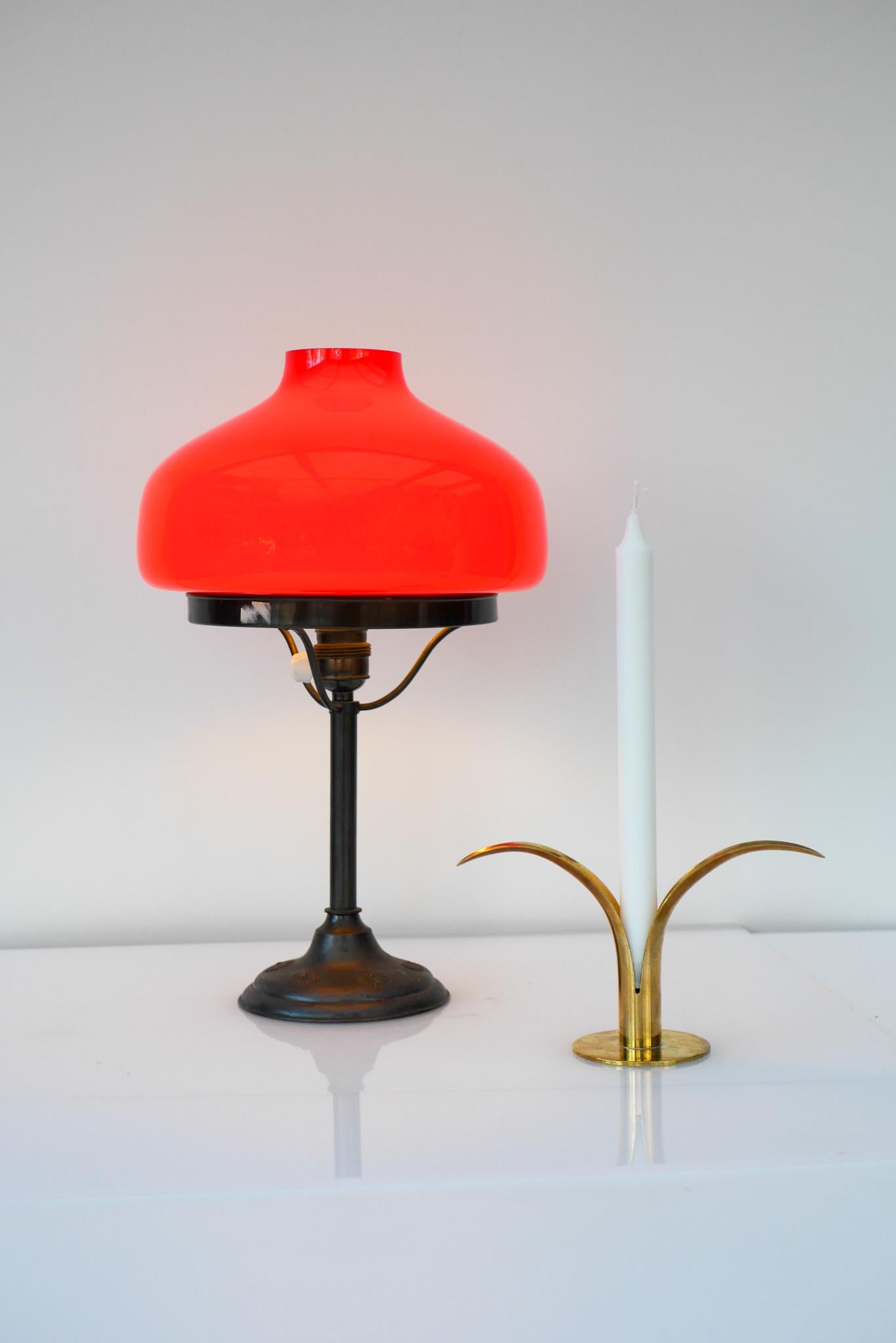 Art Deco Banker's Desk Lamp style with red mushroom glass dome, Sweden 6
