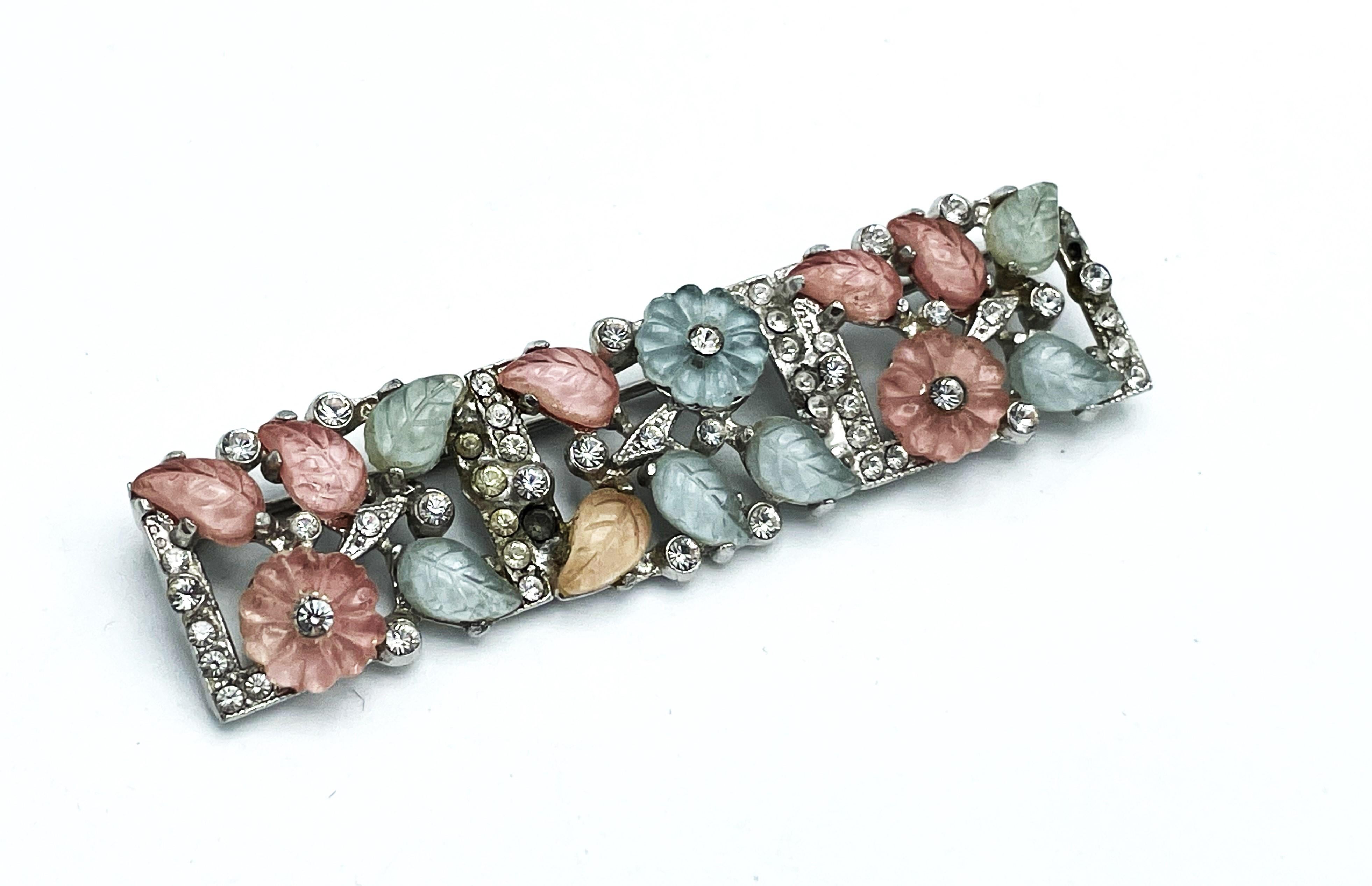 Women's  Art Deco bar brooch with colorful pressed glass flower and leaves, USA 1940s For Sale