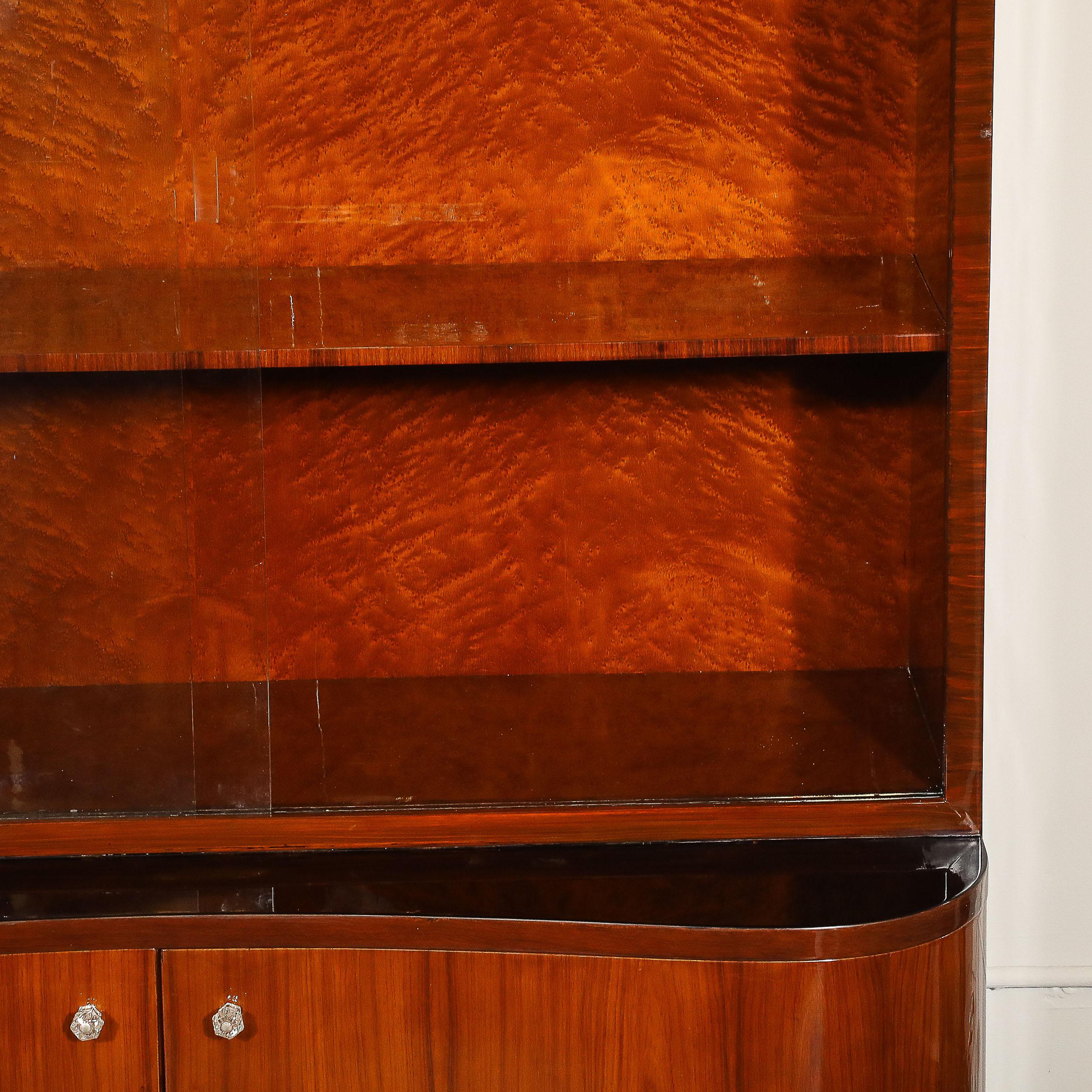 Art Deco Barschrank aus Nussbaum und Ulme mit schwarzen Lackakzenten (Mitte des 20. Jahrhunderts) im Angebot