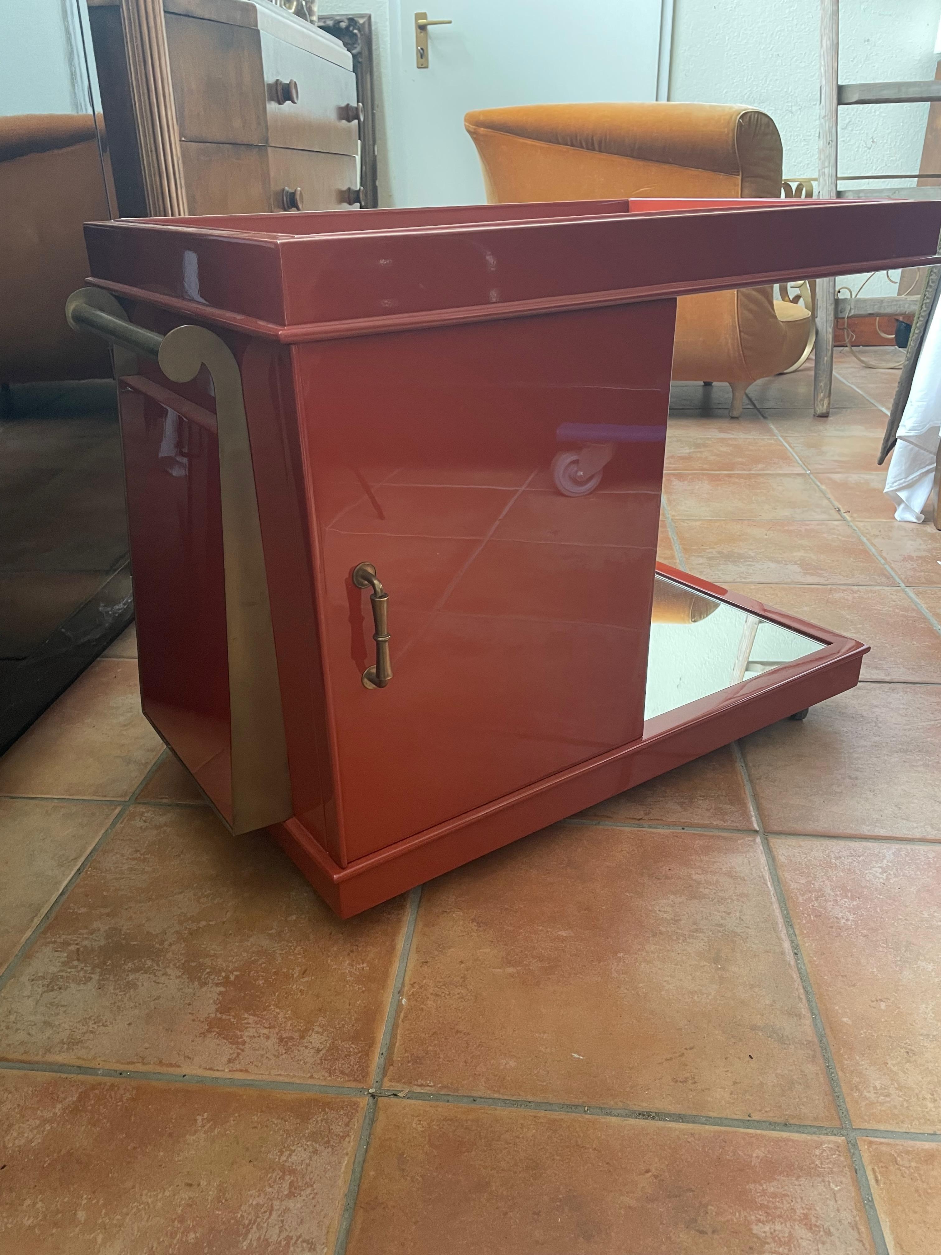 Meuble bar Art Déco en rouge corail dans le style de A.Porteneuve. France années 1930. en vente 2