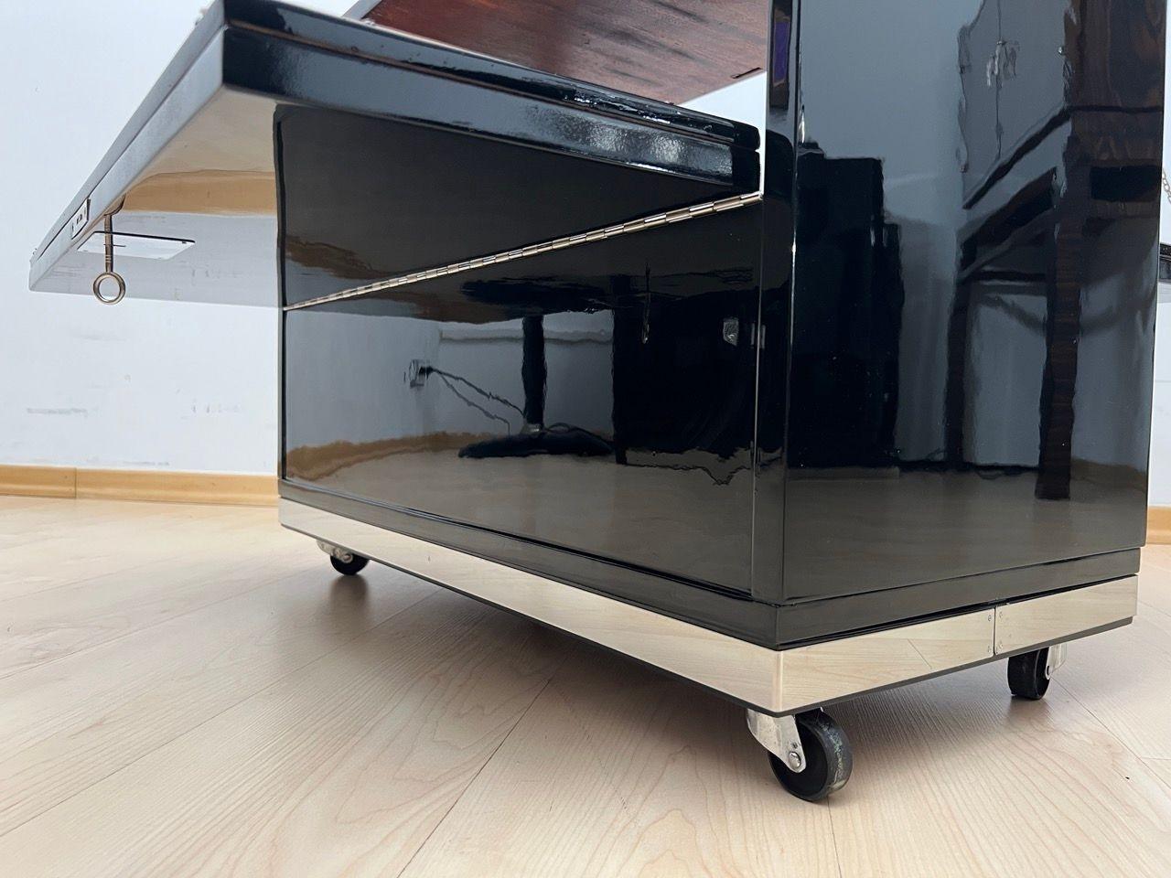 Art Deco Bar Cart, Black Lacquer, Mahogany, Mirrors, Chrome, France circa 1930 For Sale 10