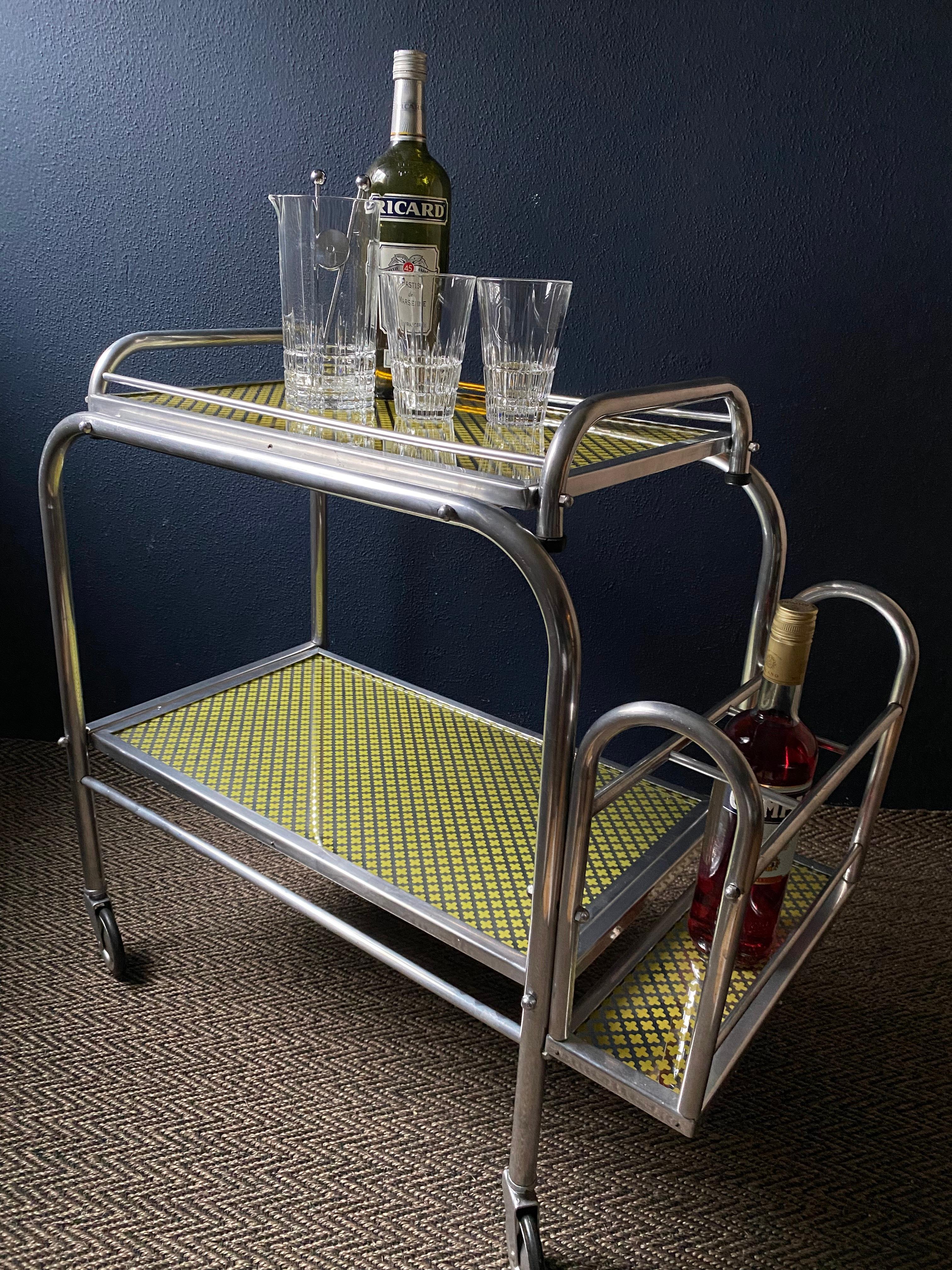 Chariot de bar / chariot de bar Art déco, Bauhaus, France, attribué à Jacques Adnet, années 1940 en vente 1
