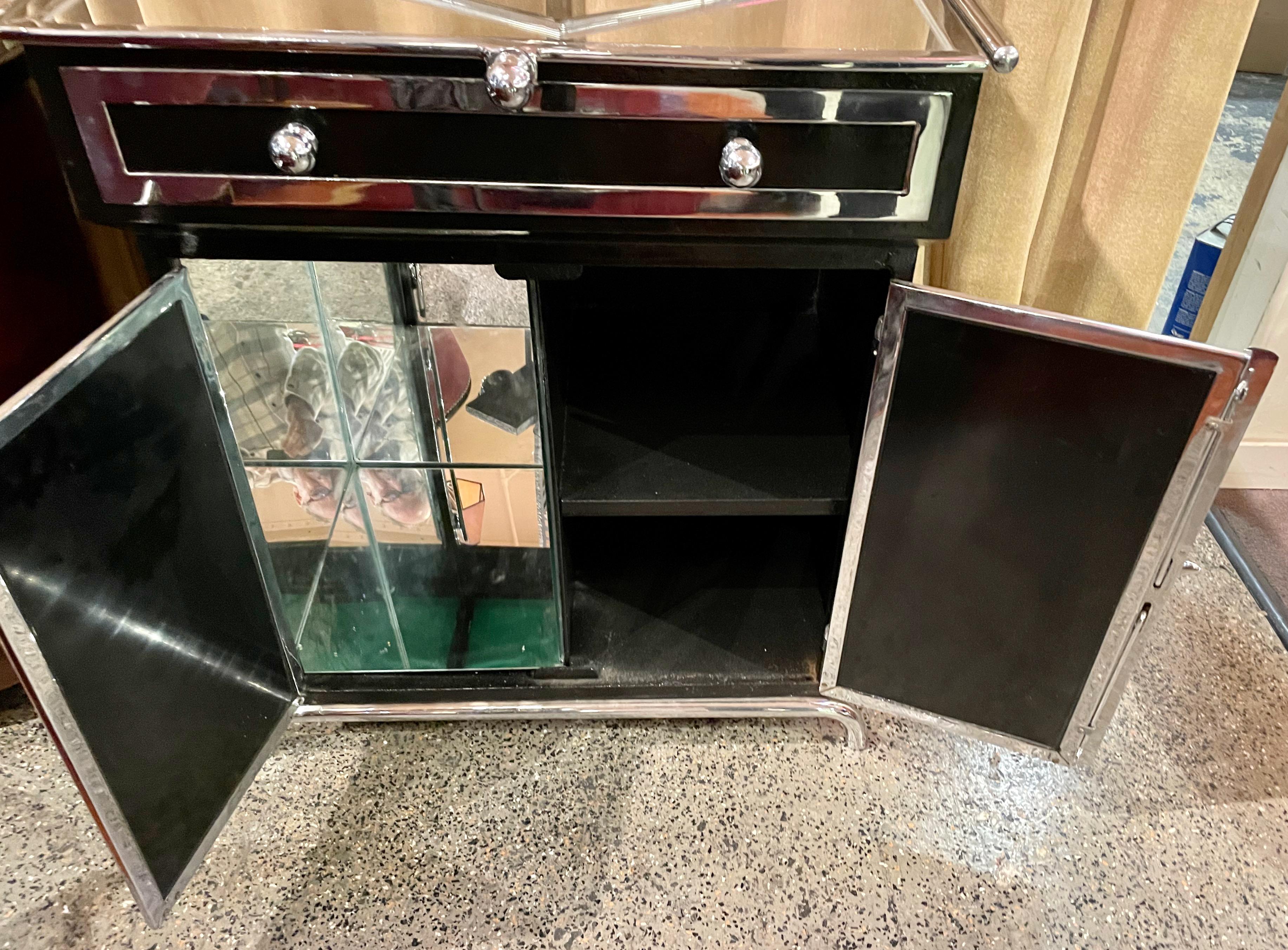 Art Deco Bar or Display Cabinet in Black Glass and Chrome In Good Condition In Oakland, CA