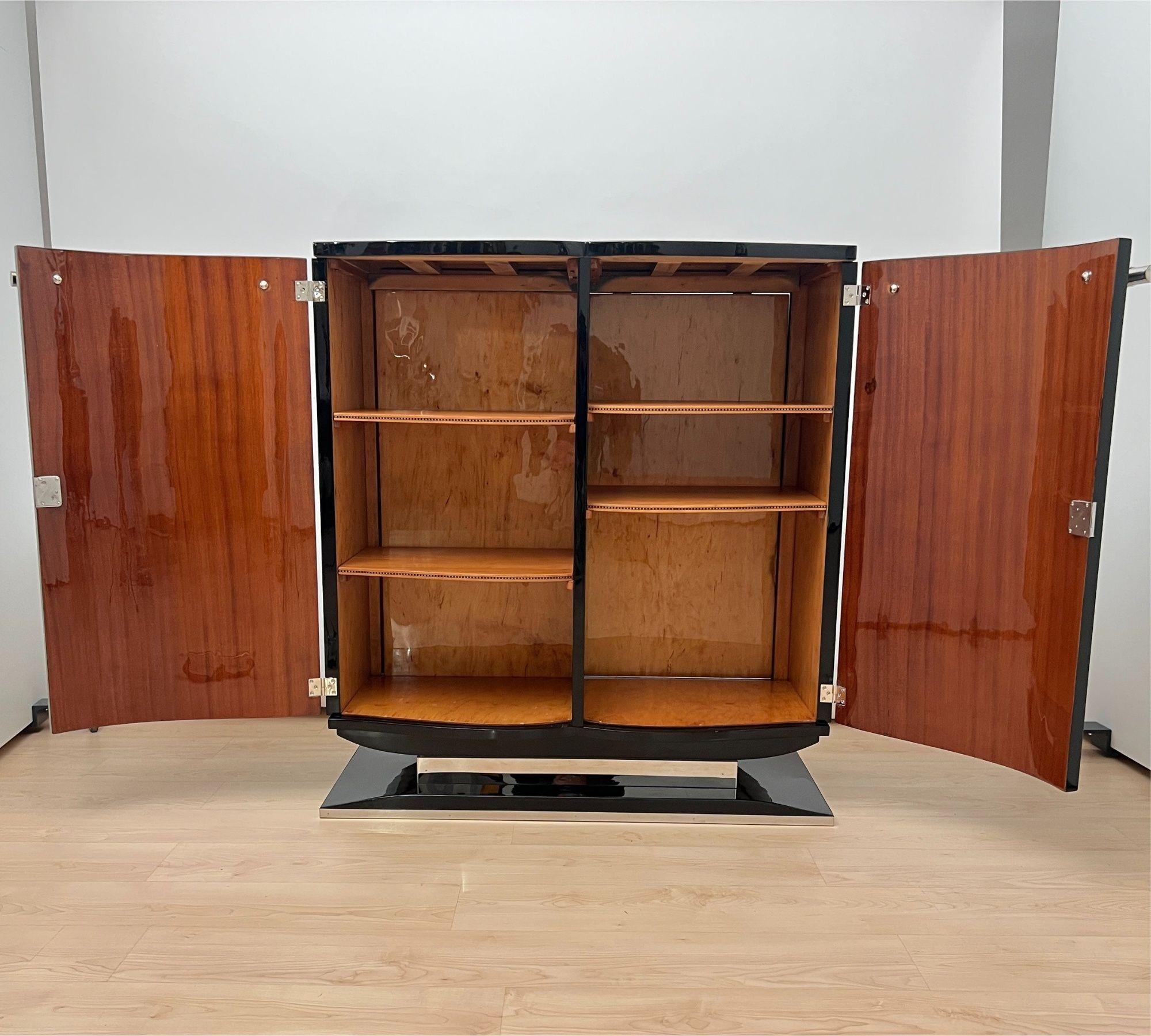 Français Buffet de bar Art Déco, laque noire et chrome, France circa 1930 en vente