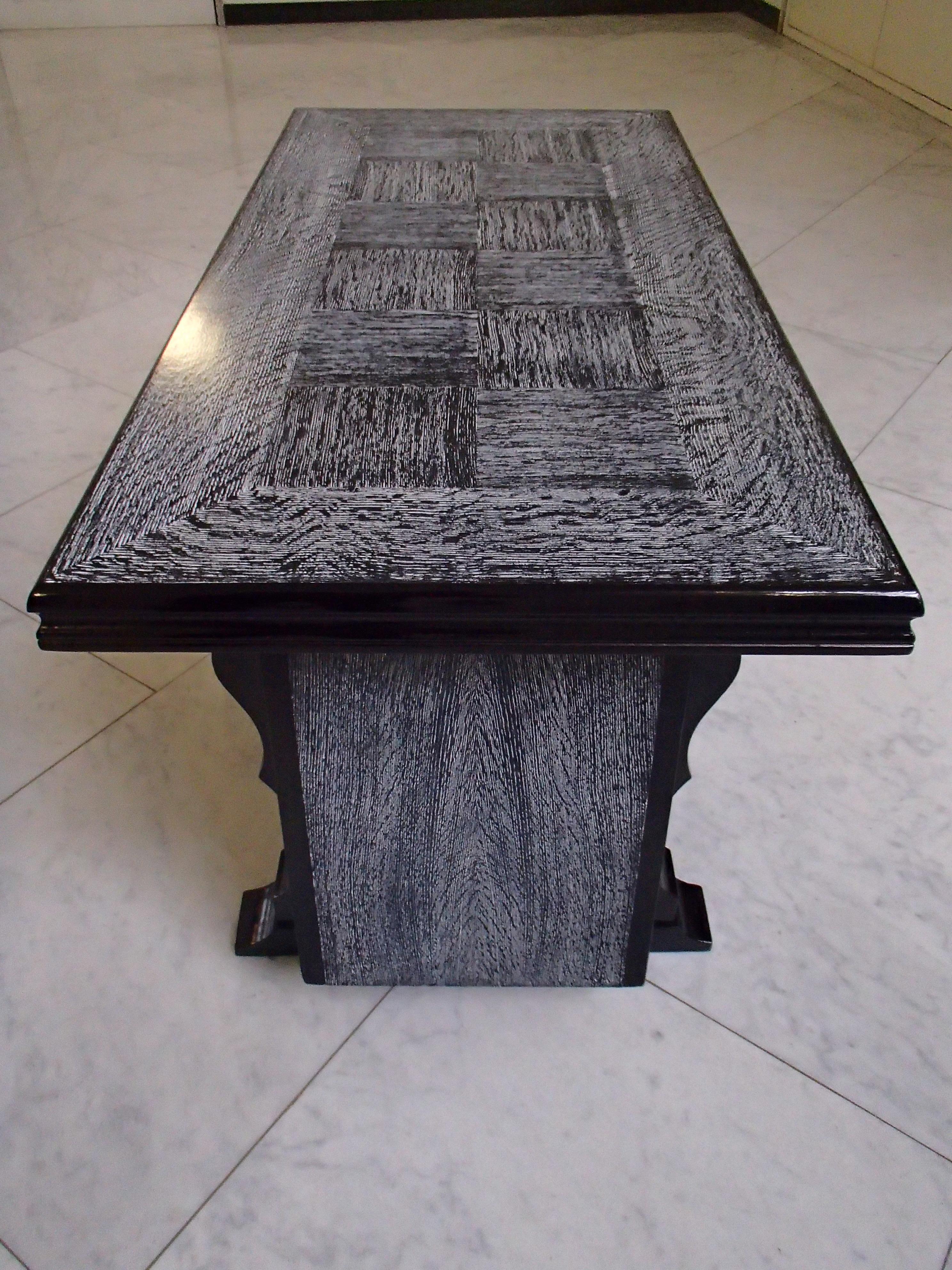 Milieu du XXe siècle Table de bar Art Déco avec Vitrine Chêne Cérusé Noir 2 Portes Latérales Fond en Verre en vente