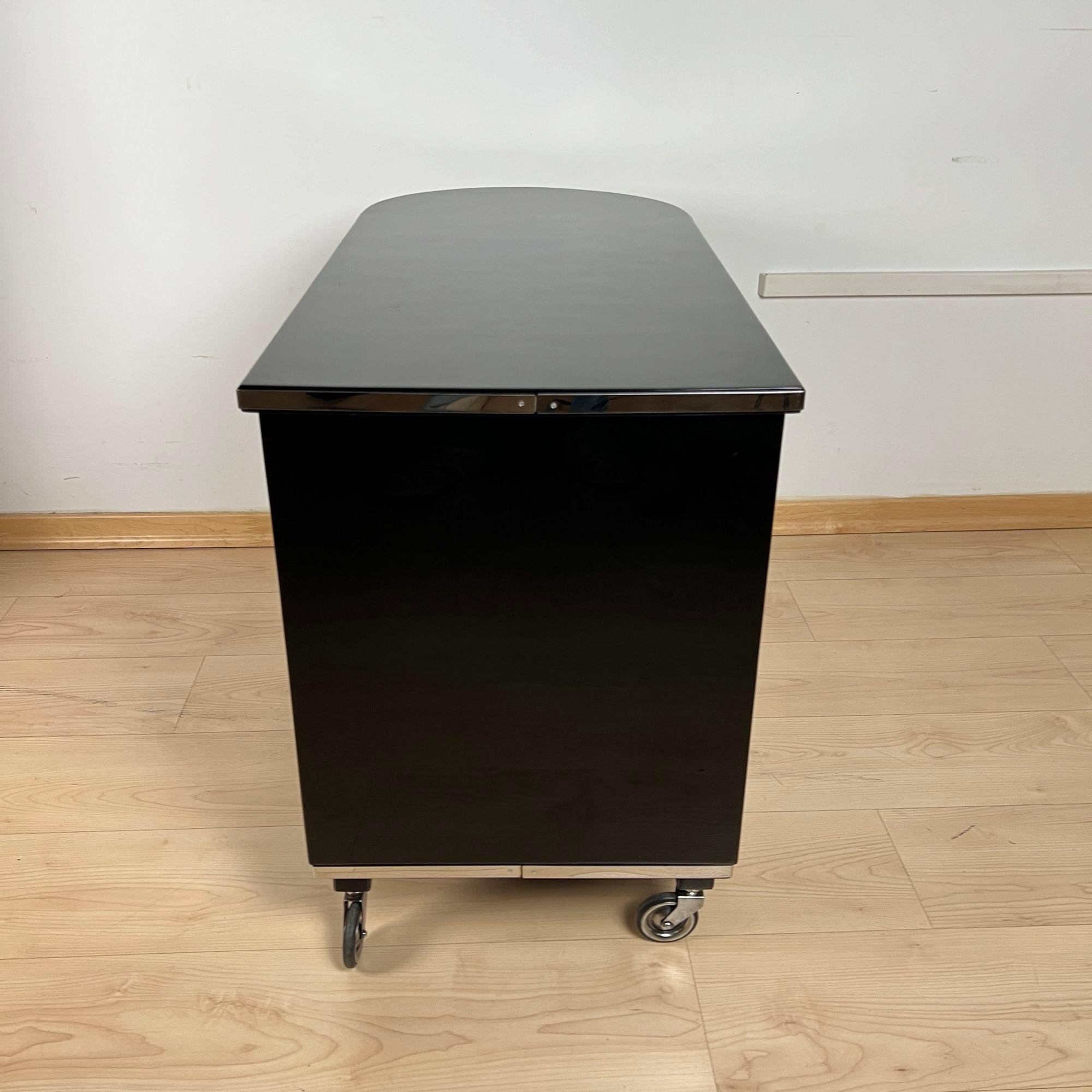 Art Deco Bar Trolley, Black Lacquer, Mahogany, Chrome, France circa 1930 8