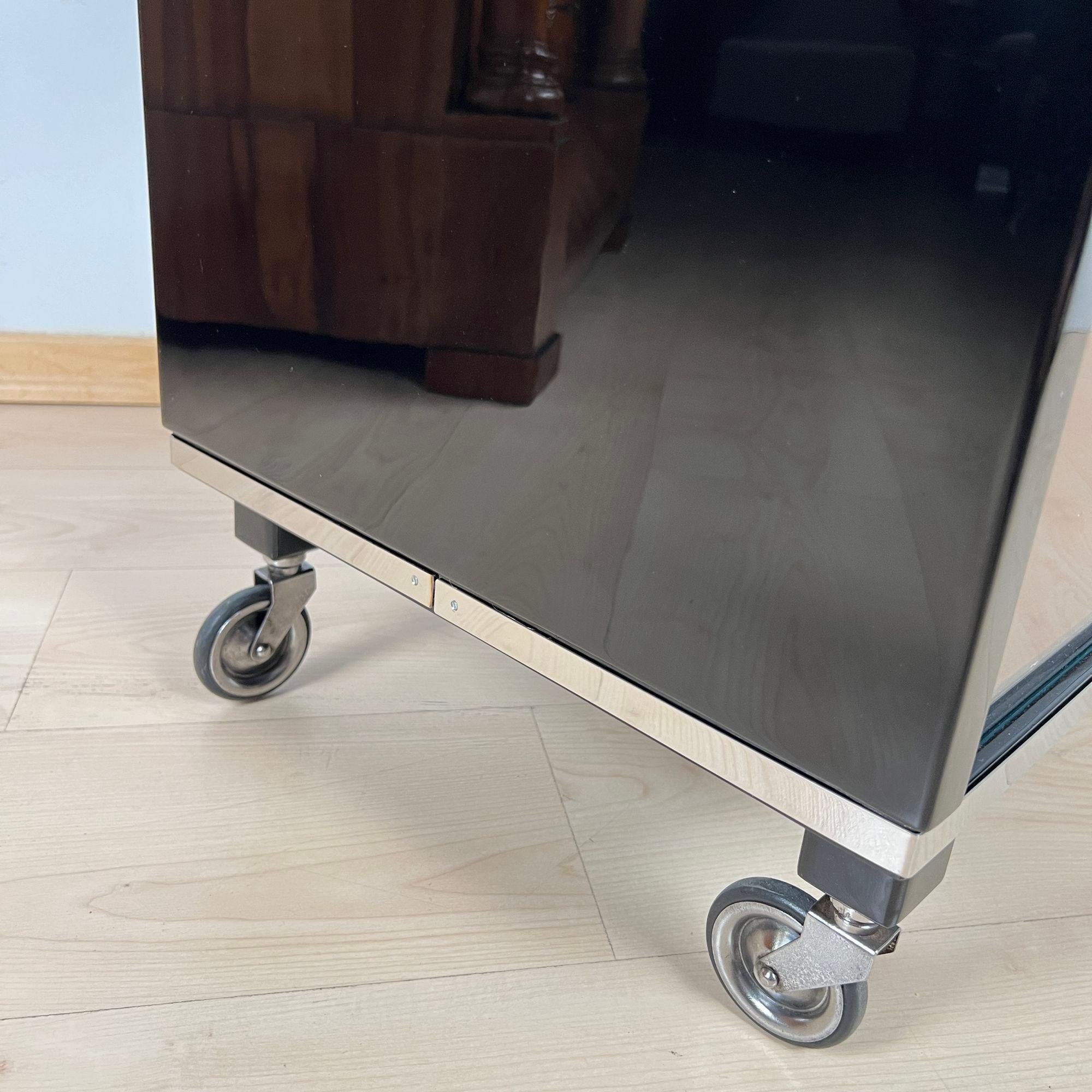 Art Deco Bar Trolley, Black Lacquer, Mahogany, Chrome, France circa 1930 12