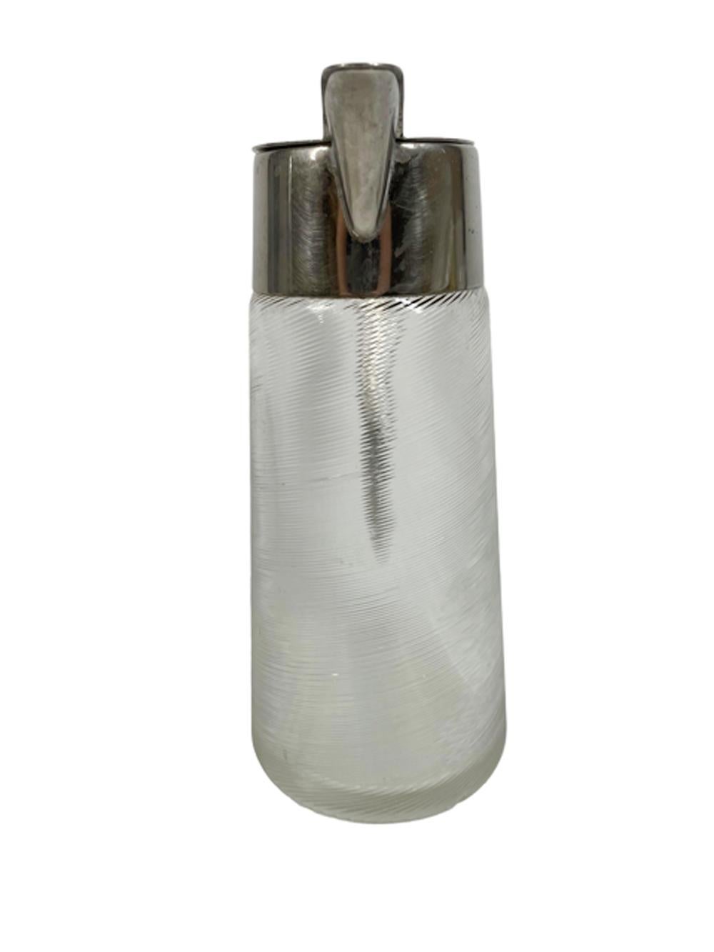 Européen Pichet de bar/eau Art Déco, verre filé monté en métal argenté de forme conique en vente