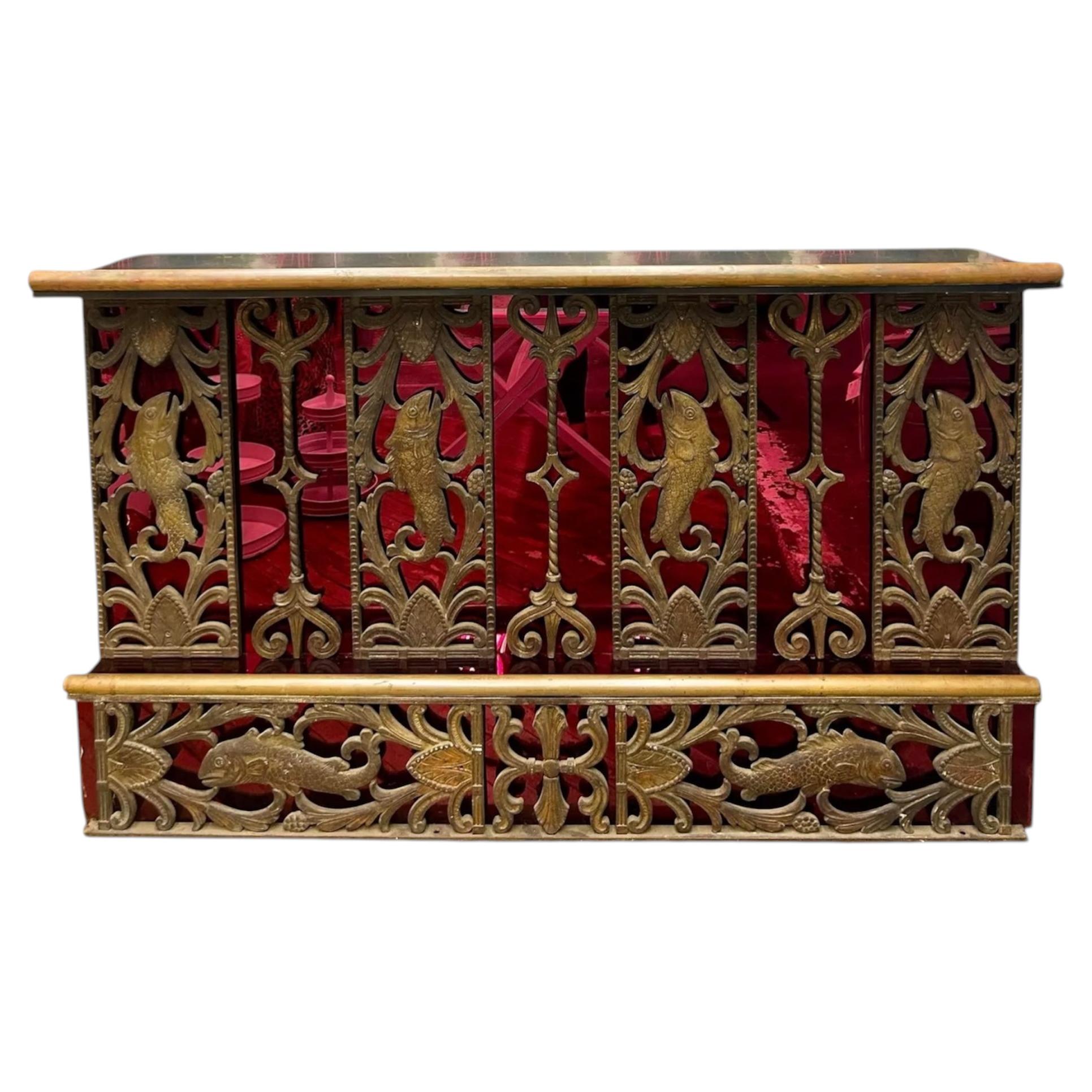 Bar Art Deco con trafori in bronzo dorato