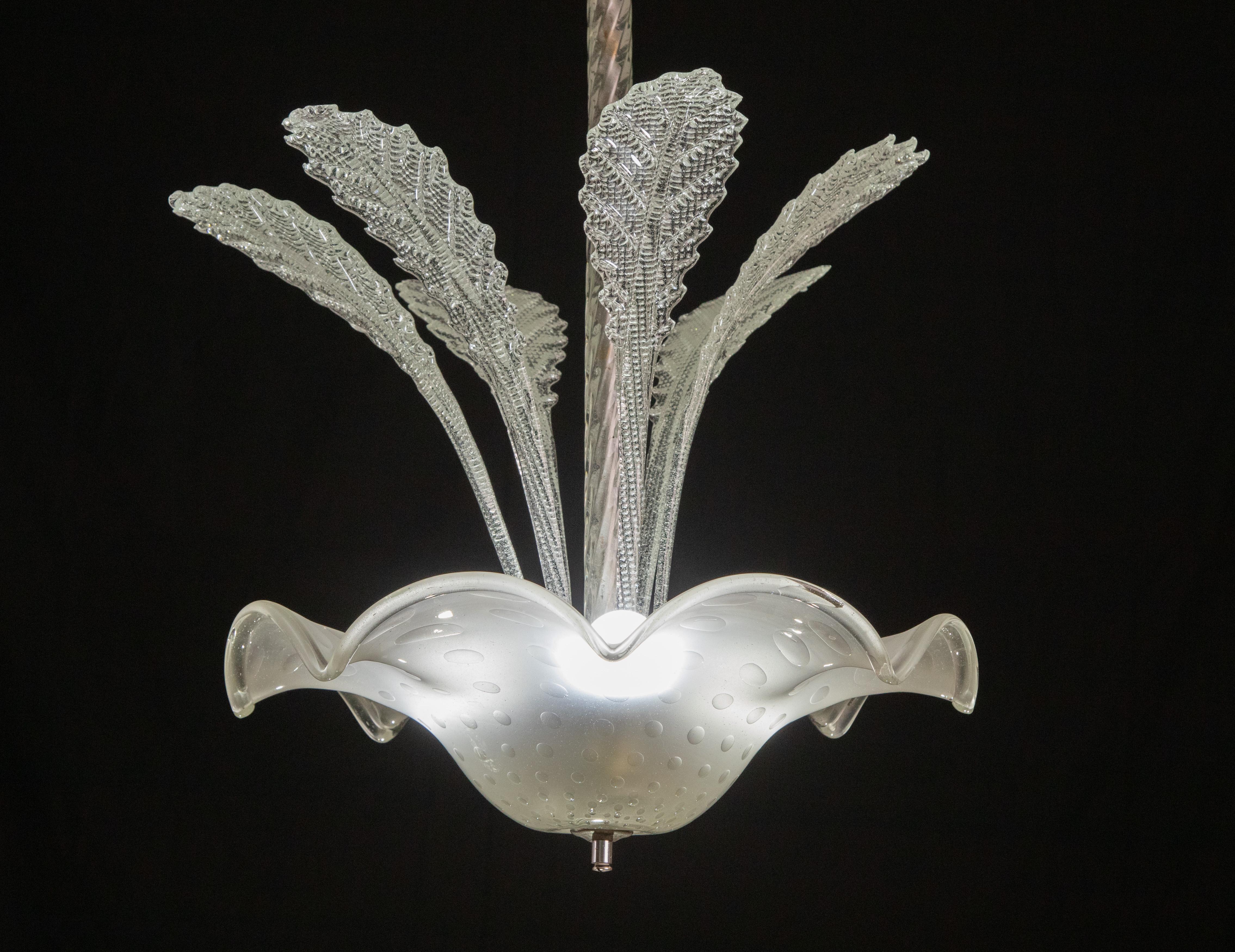 Echter Murano-Glas-Kronleuchter. Handgefertigt in Murano von Barovier e Toso.
Zeitraum: 1940s
Condit: perfekter Zustand und voll funktionsfähig. 
3 e14-Glühbirne.