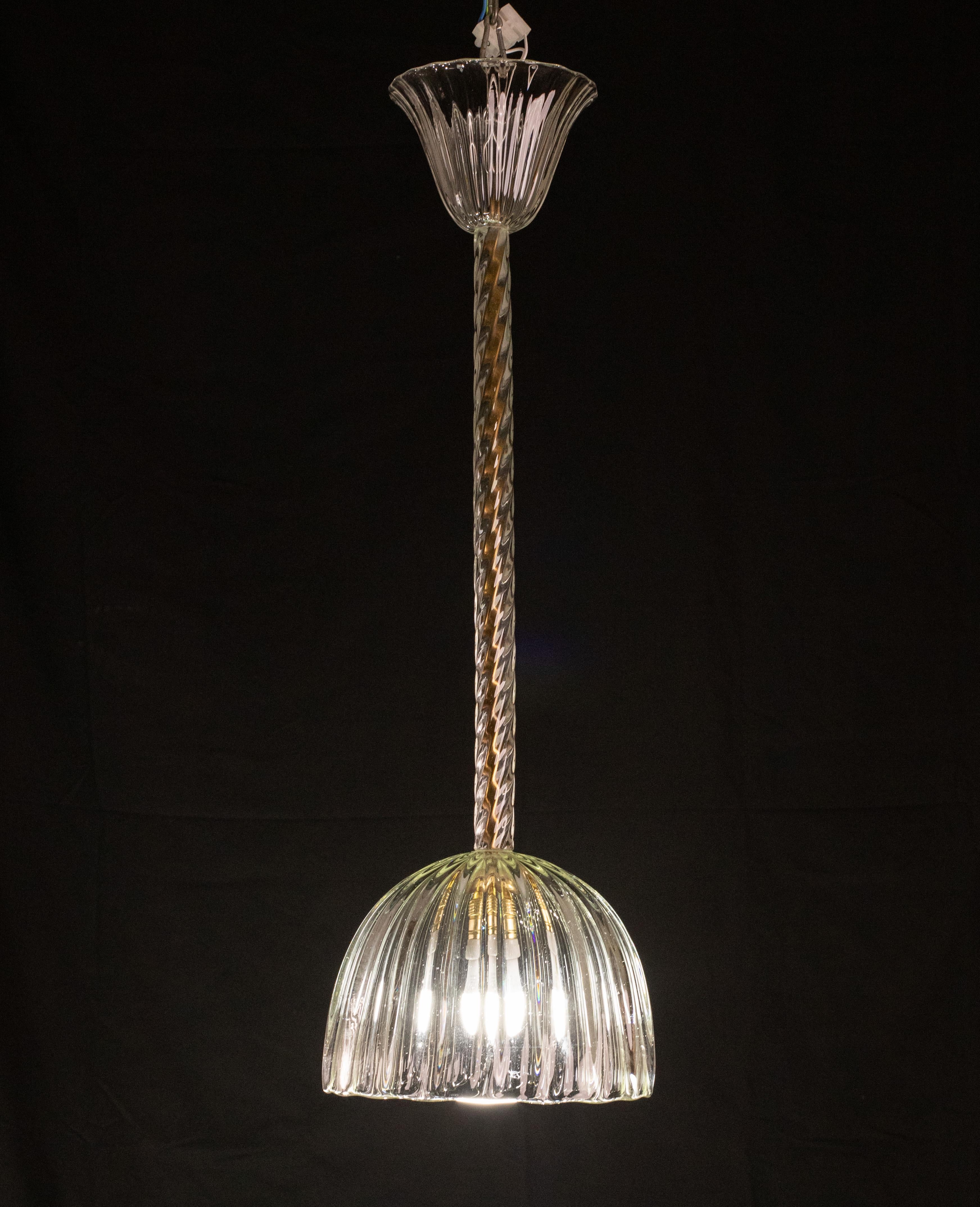 Murano lantern attributed to the Barovier and Toso glassworks.

Period 1940 1050.

Art Deco style.

One light e27 European standard, possibility of wiring for USa.

Lantern height 68 cm, diameter 21 cm.