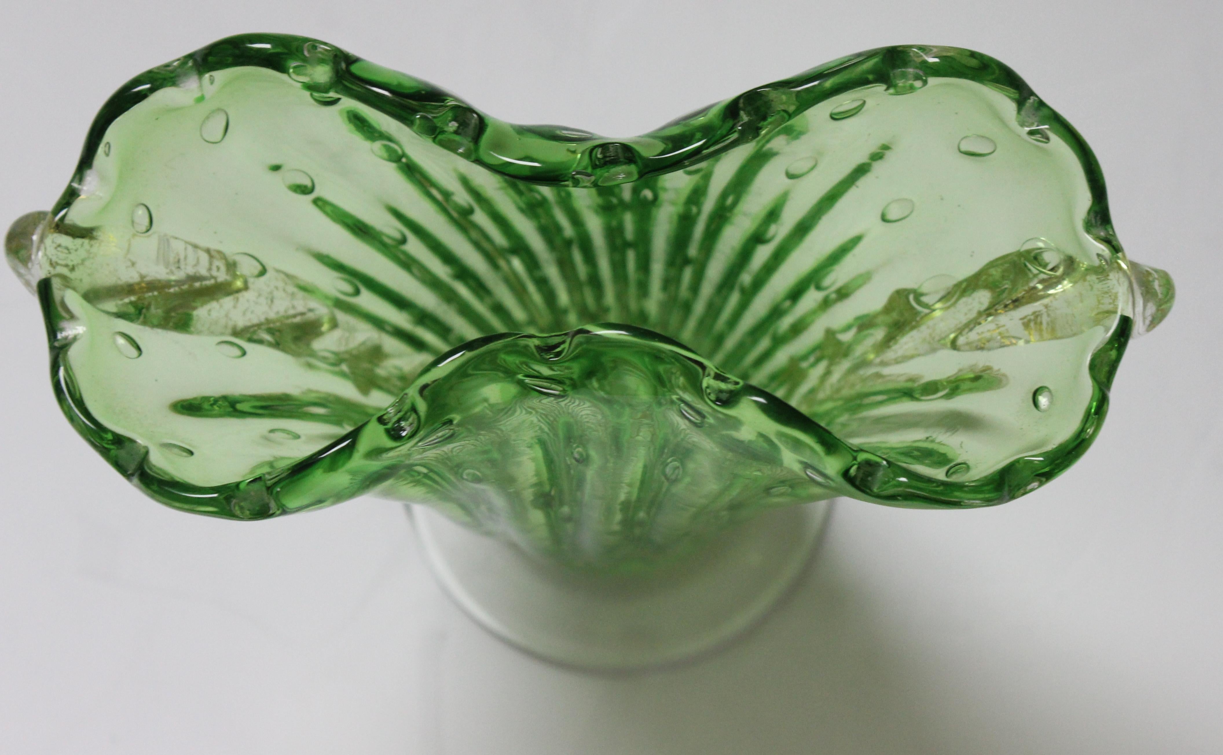 Vase Art Déco Barovier & Toso vert avec inclusions d'or en vente 3