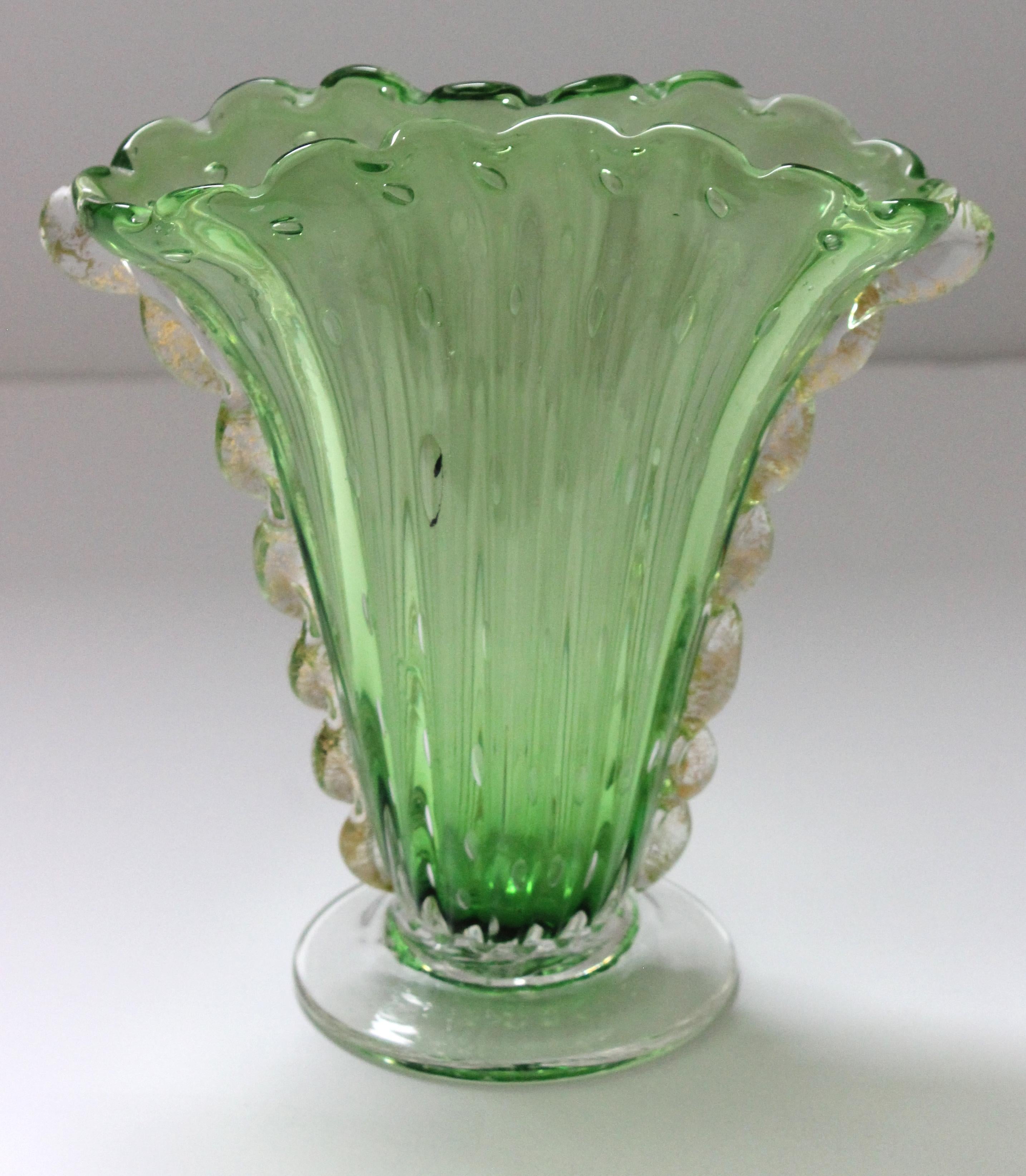 Hand-Crafted Art Deco Barovier & Toso Vase Green with Gold Inclusions For Sale