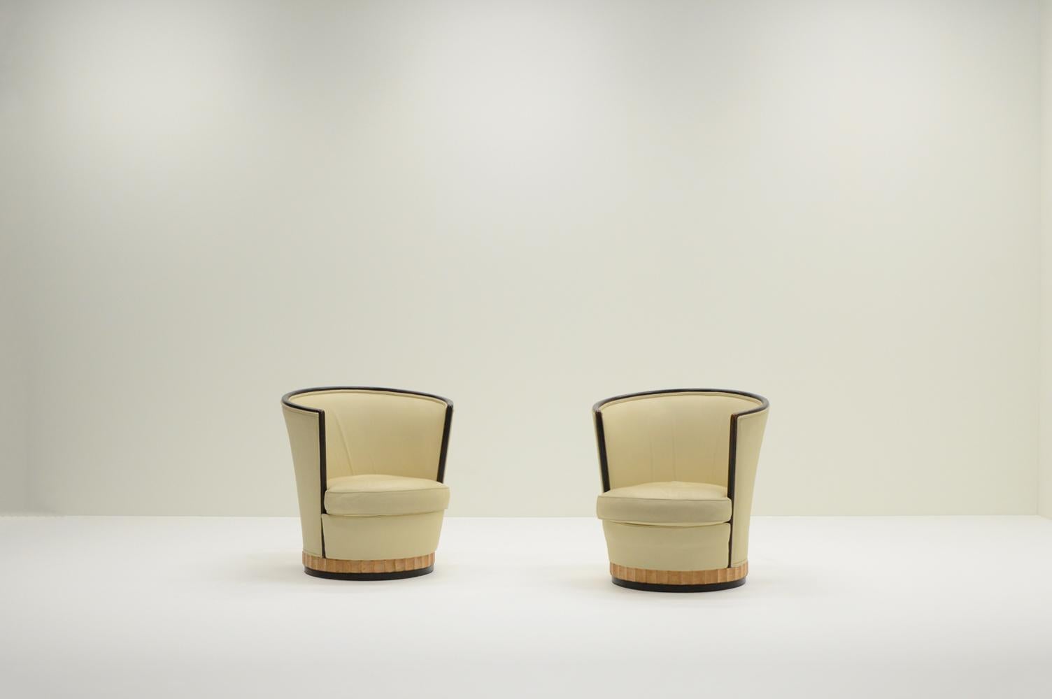 French Art Deco barrel chairs and sofa, France 1930s. For Sale