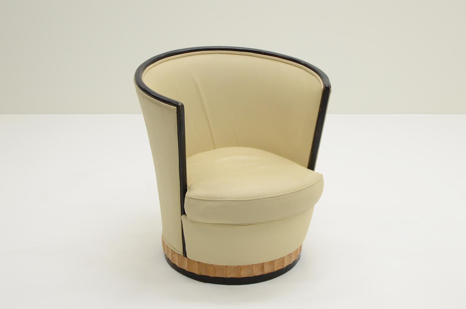 Mid-20th Century Art Deco barrel chairs and sofa, France 1930s. For Sale