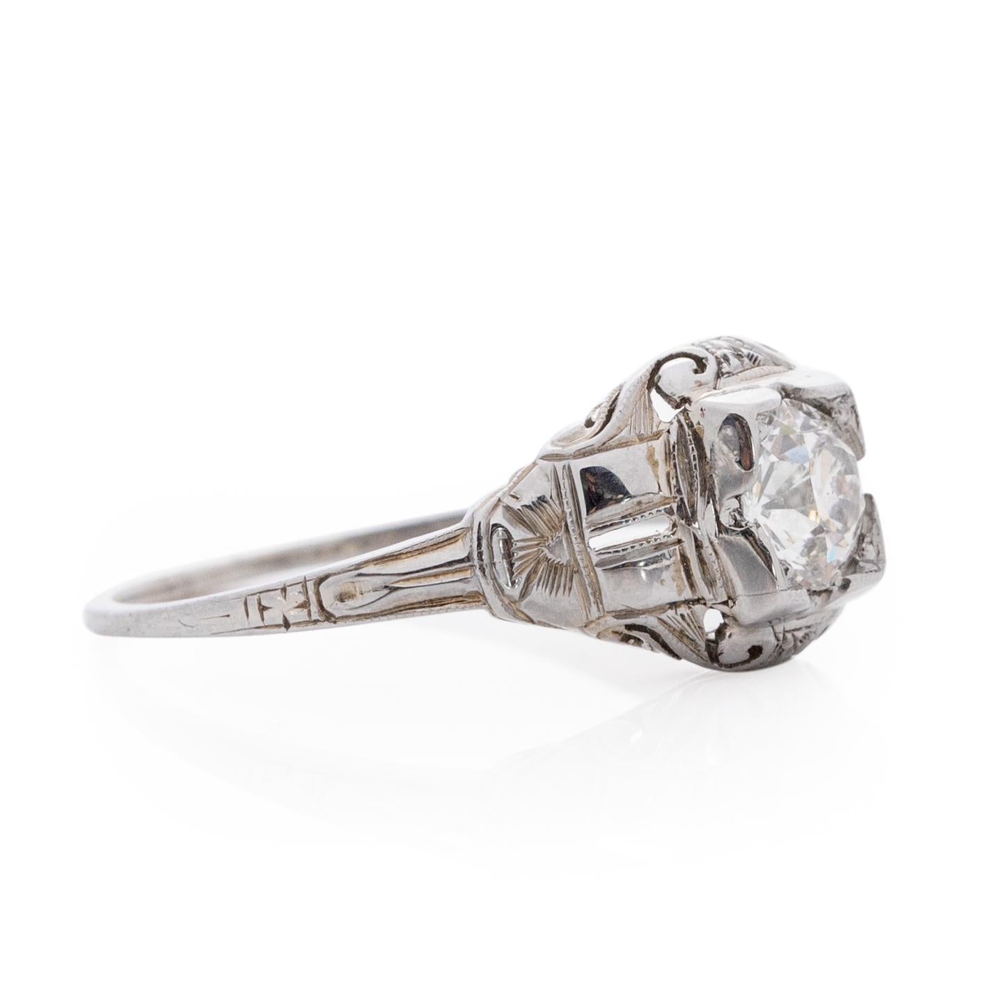 Here we have a wonderful Barth ring, in excellent condition. (Barth was a jewelry company in the 1930's) This illusion head solitaire ring has all the art deco feels. Filigree and geometric details around the gallery, and in the center a beautiful