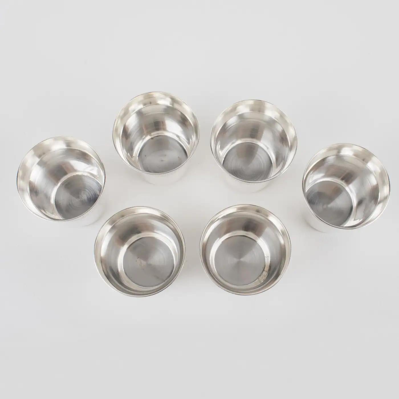 Shaker à cocktail et six verres en métal argenté Art Déco, France, années 1940 5