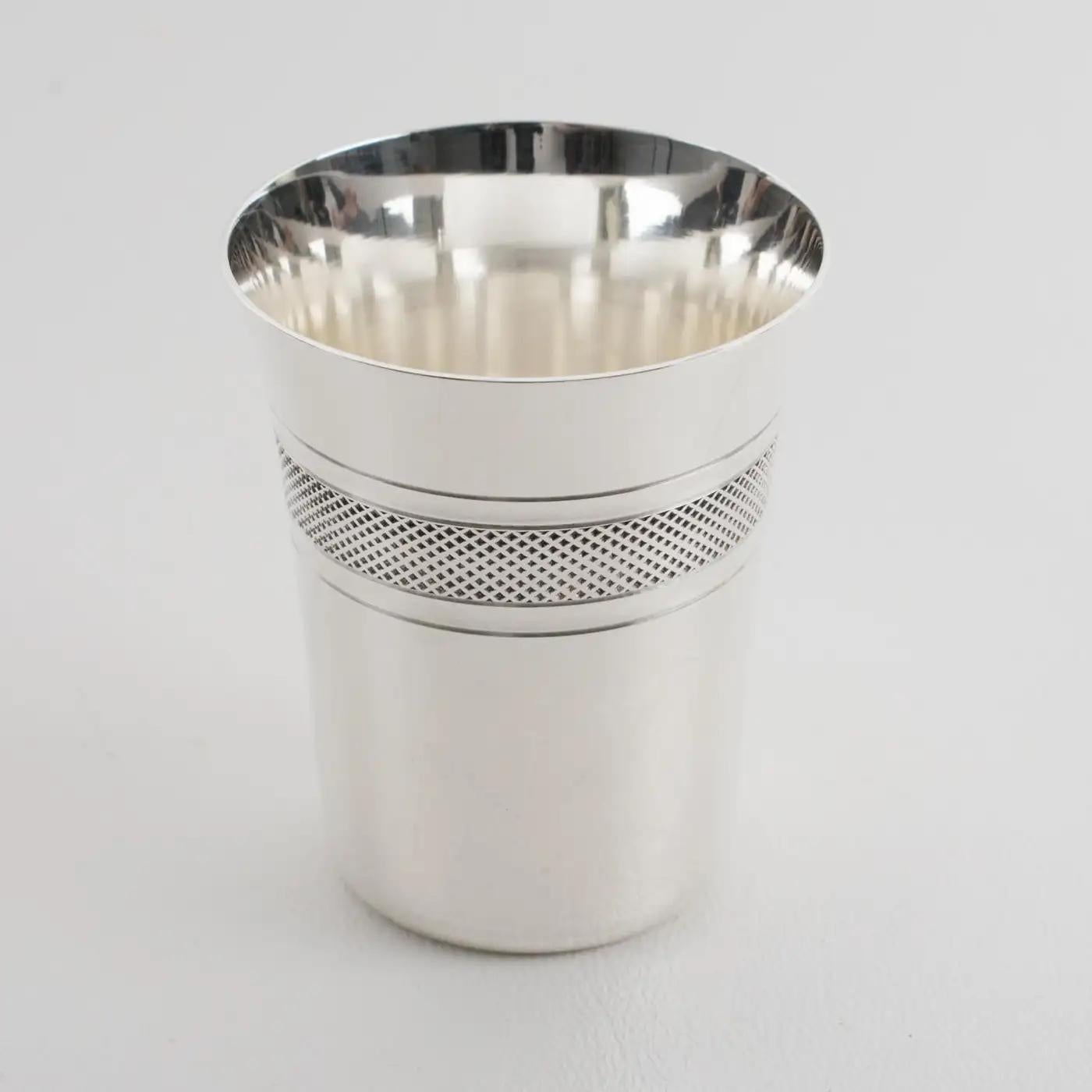 Shaker à cocktail et six verres en métal argenté Art Déco, France, années 1940 6