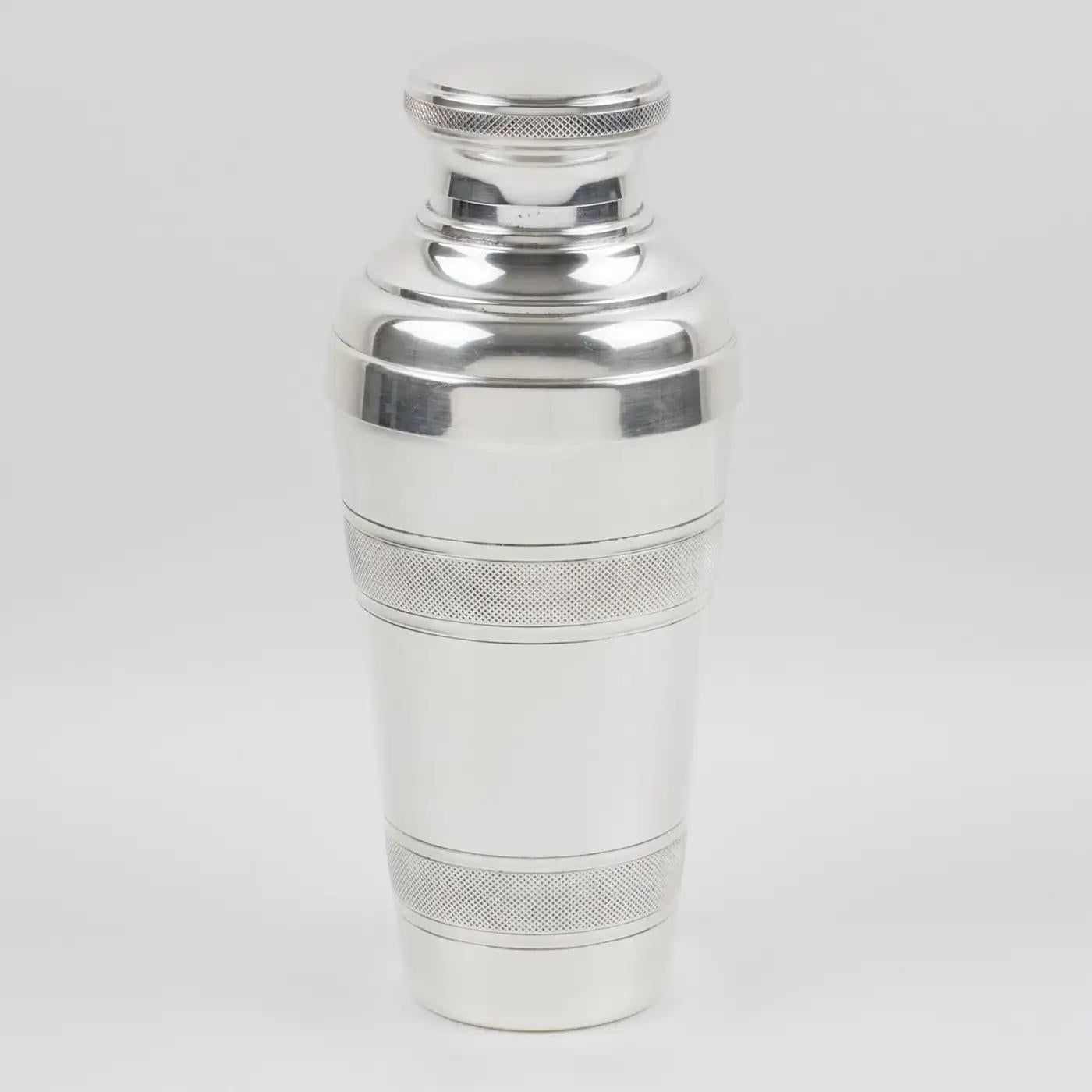 Art déco Shaker à cocktail et six verres en métal argenté Art Déco, France, années 1940