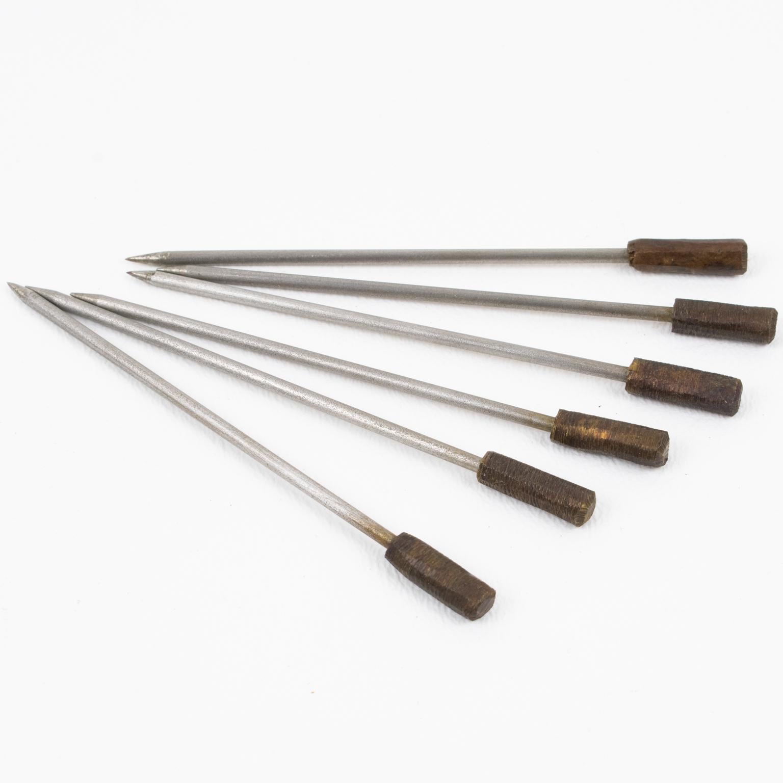 Metallo Picks da cocktail in legno e metallo in stile Art Déco, uomo con carriola in vendita