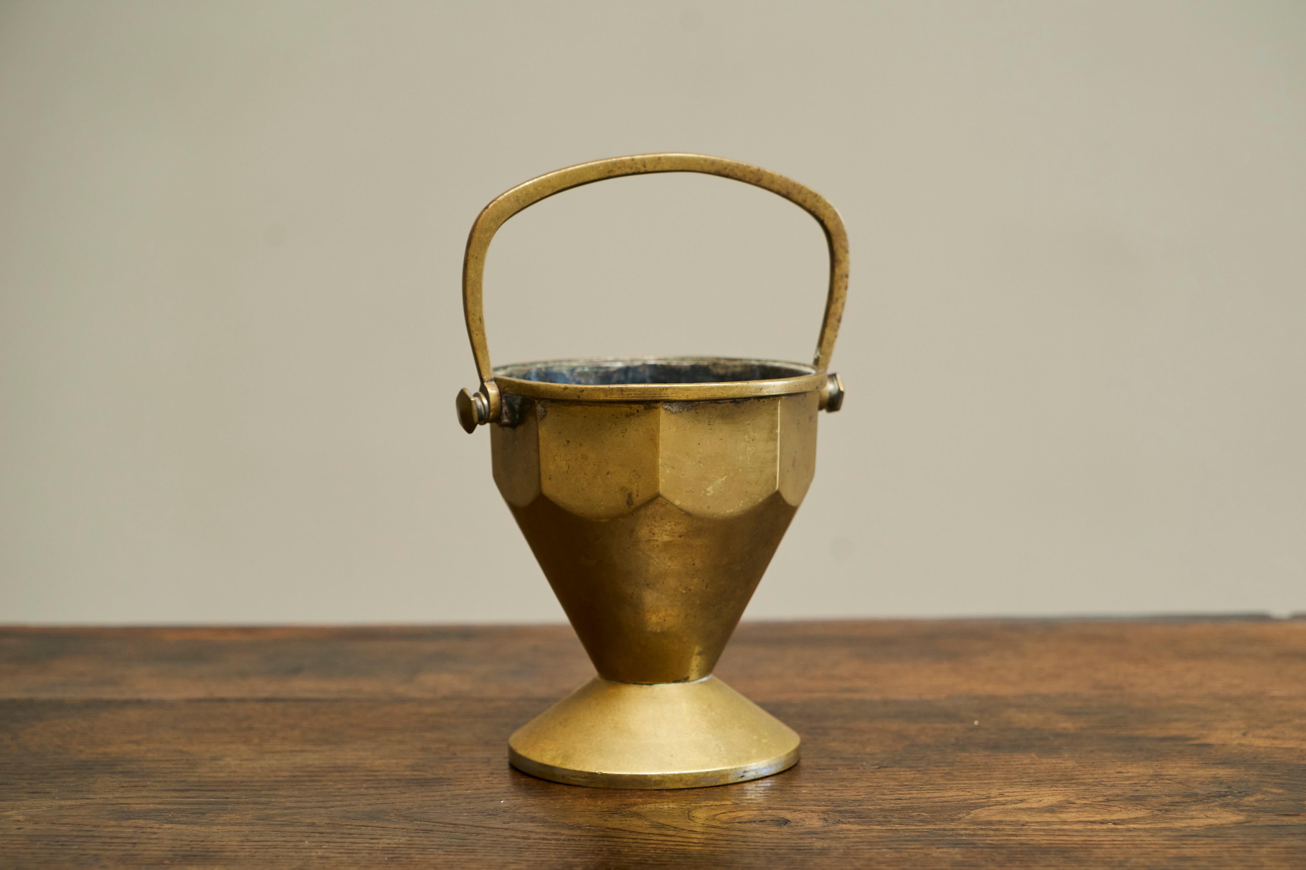 Art Deco Basket with Handle in Patinated Solid Brass Early 20th Century For Sale 1
