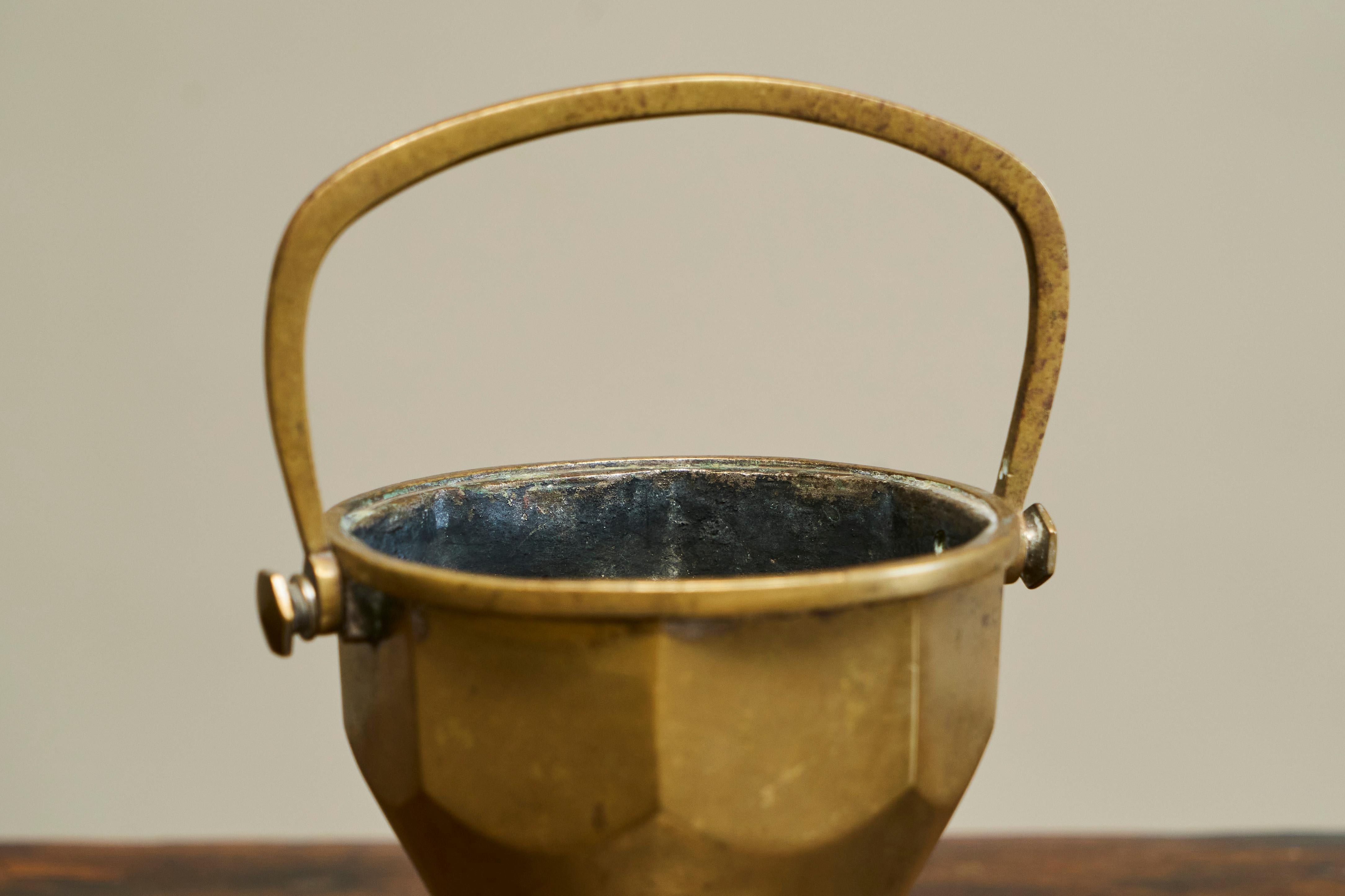 Art Deco Basket with Handle in Patinated Solid Brass Early 20th Century For Sale 2