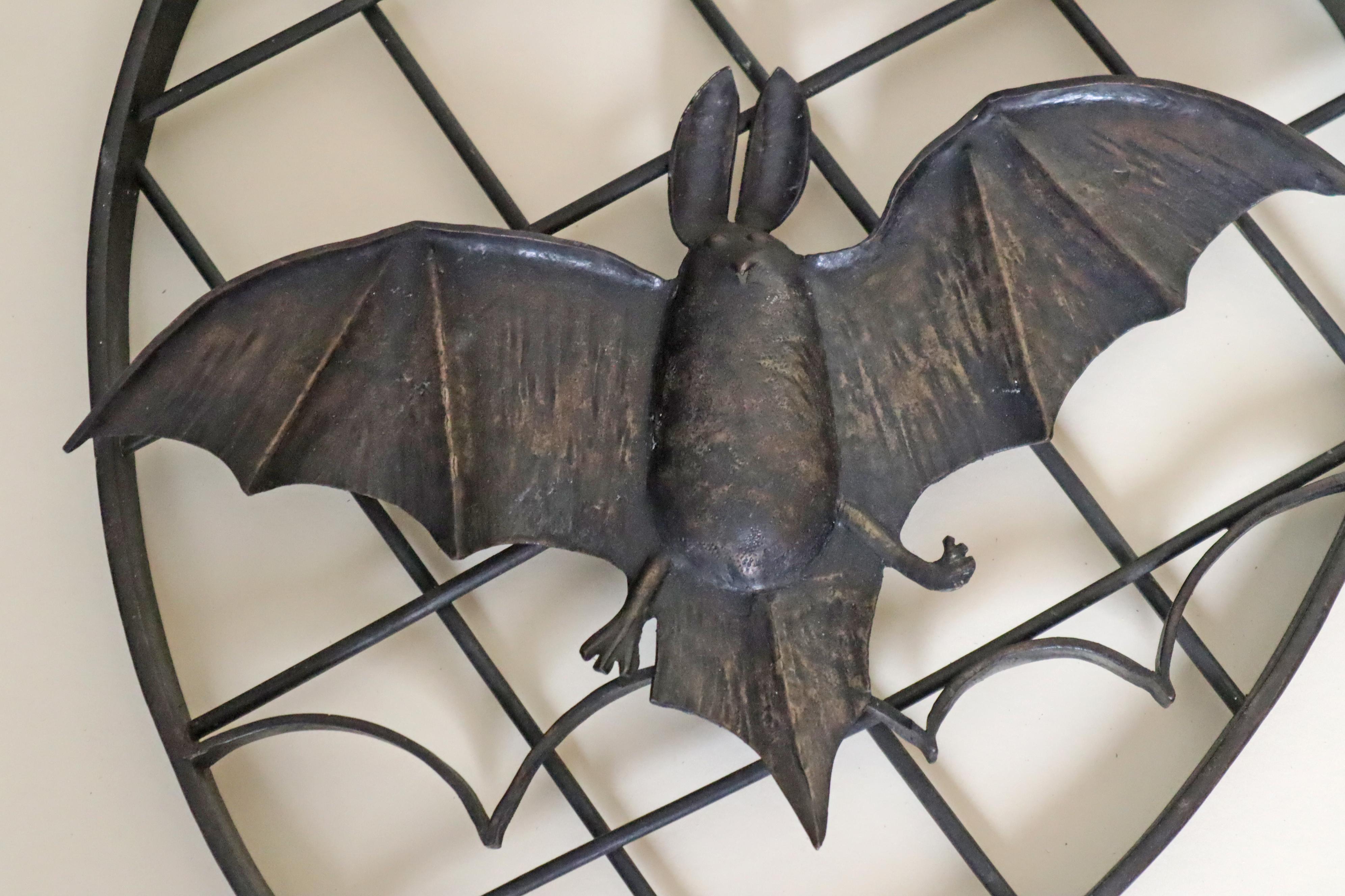 Art Deco chauve-souris et feuille d'érable Wall Light en bronze et fer en vente 2