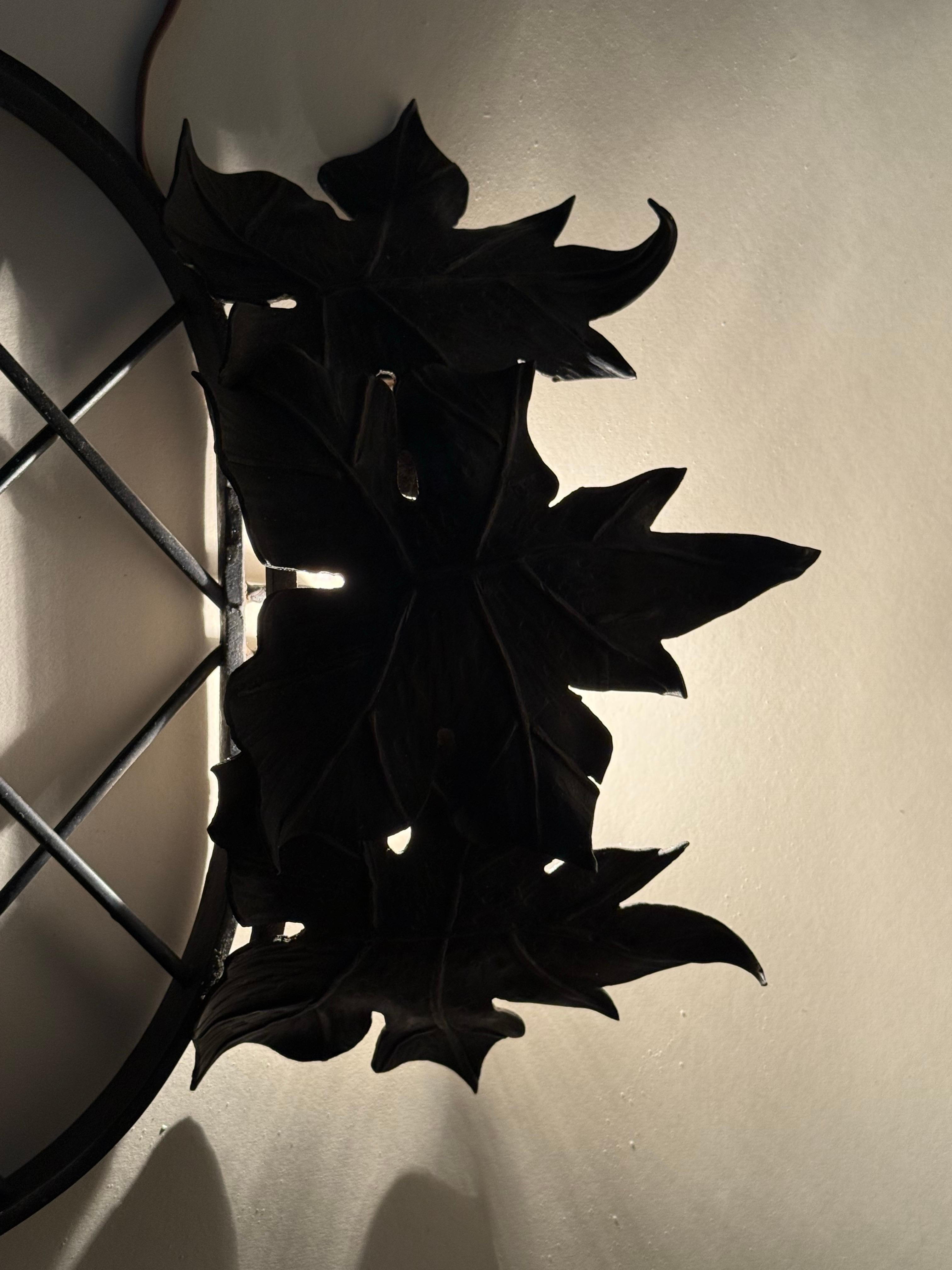 Art déco Art Deco chauve-souris et feuille d'érable Wall Light en bronze et fer en vente